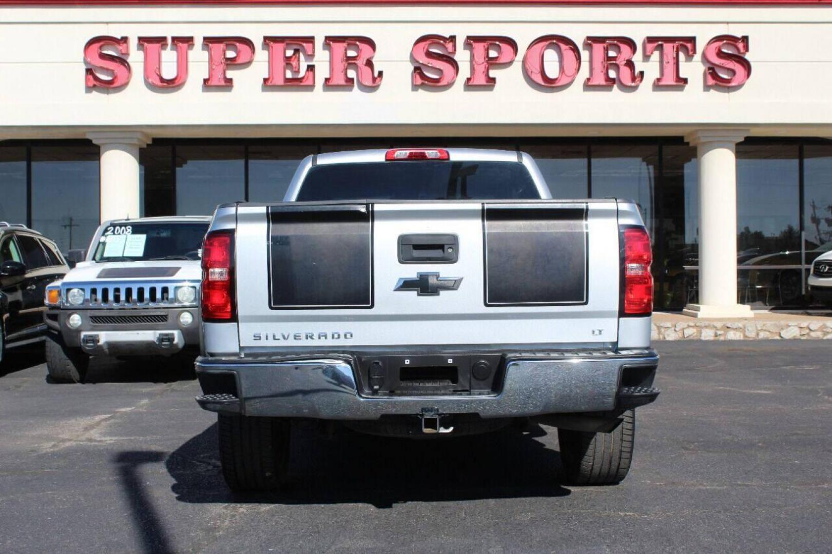 2015 Silver Chevrolet Silverado 1500 LT Crew Cab 4WD (3GCUKRECXFG) with an 5.3L V8 OHV 16V engine, 6-Speed Automatic transmission, located at 4301 NW 39th , Oklahoma City, OK, 73112, (405) 949-5600, 35.512135, -97.598671 - NO DRIVERS LICENSE - NO FULL COVERAGE INSURANCE - NO CREDIT CHECK. COME ON OVER TO SUPERSPORTS AND TAKE A LOOK AND TEST DRIVE. PLEASE GIVE US A CALL AT (405) 949-5600. NO LICENCIA DE MANEJAR - NO SEGURO DE COBERTURA TOTAL - NO VERIFICACION DE CREDITO. POR FAVOR VENGAN A SUPERSPORTS, ECH - Photo#4