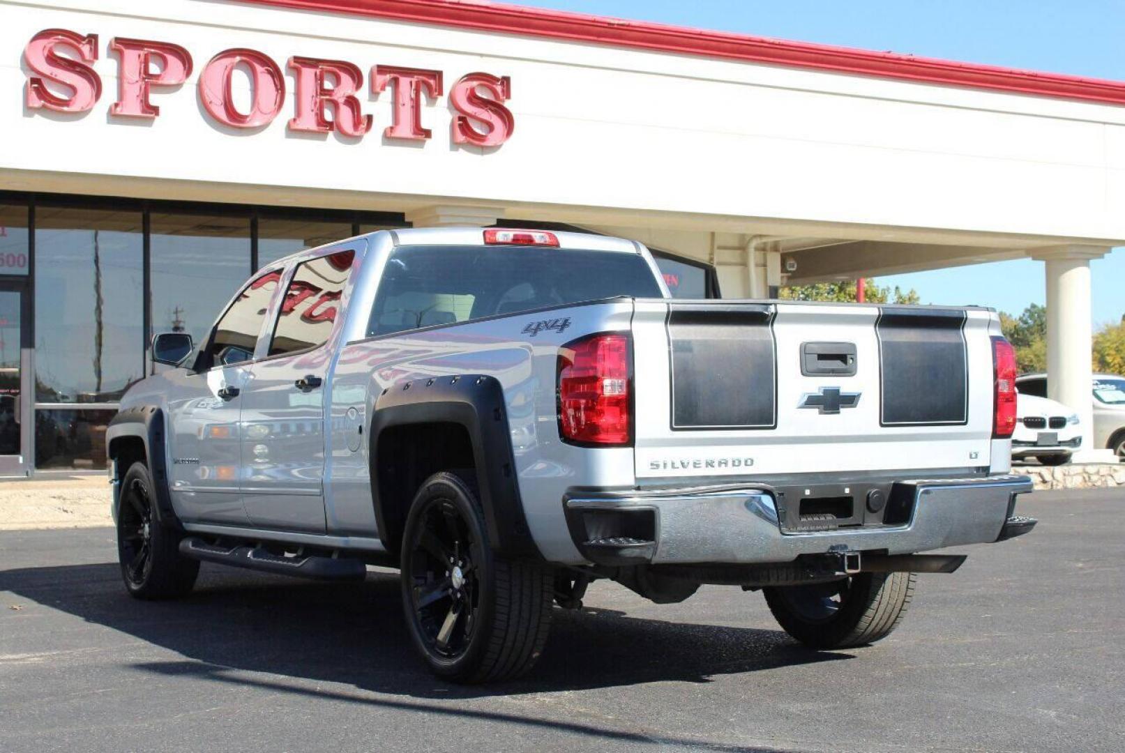 2015 Silver Chevrolet Silverado 1500 LT Crew Cab 4WD (3GCUKRECXFG) with an 5.3L V8 OHV 16V engine, 6-Speed Automatic transmission, located at 4301 NW 39th , Oklahoma City, OK, 73112, (405) 949-5600, 35.512135, -97.598671 - NO DRIVERS LICENSE - NO FULL COVERAGE INSURANCE - NO CREDIT CHECK. COME ON OVER TO SUPERSPORTS AND TAKE A LOOK AND TEST DRIVE. PLEASE GIVE US A CALL AT (405) 949-5600. NO LICENCIA DE MANEJAR - NO SEGURO DE COBERTURA TOTAL - NO VERIFICACION DE CREDITO. POR FAVOR VENGAN A SUPERSPORTS, ECH - Photo#5