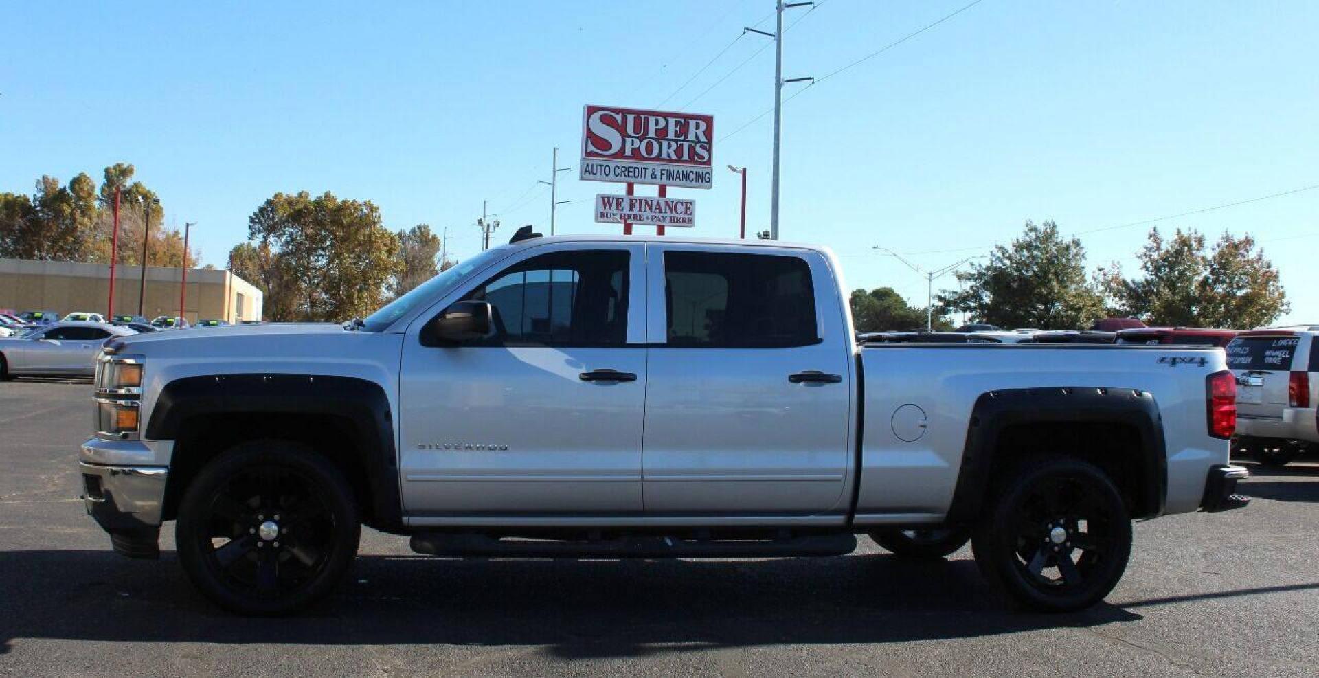 2015 Silver Chevrolet Silverado 1500 LT Crew Cab 4WD (3GCUKRECXFG) with an 5.3L V8 OHV 16V engine, 6-Speed Automatic transmission, located at 4301 NW 39th , Oklahoma City, OK, 73112, (405) 949-5600, 35.512135, -97.598671 - NO DRIVERS LICENSE - NO FULL COVERAGE INSURANCE - NO CREDIT CHECK. COME ON OVER TO SUPERSPORTS AND TAKE A LOOK AND TEST DRIVE. PLEASE GIVE US A CALL AT (405) 949-5600. NO LICENCIA DE MANEJAR - NO SEGURO DE COBERTURA TOTAL - NO VERIFICACION DE CREDITO. POR FAVOR VENGAN A SUPERSPORTS, ECH - Photo#6
