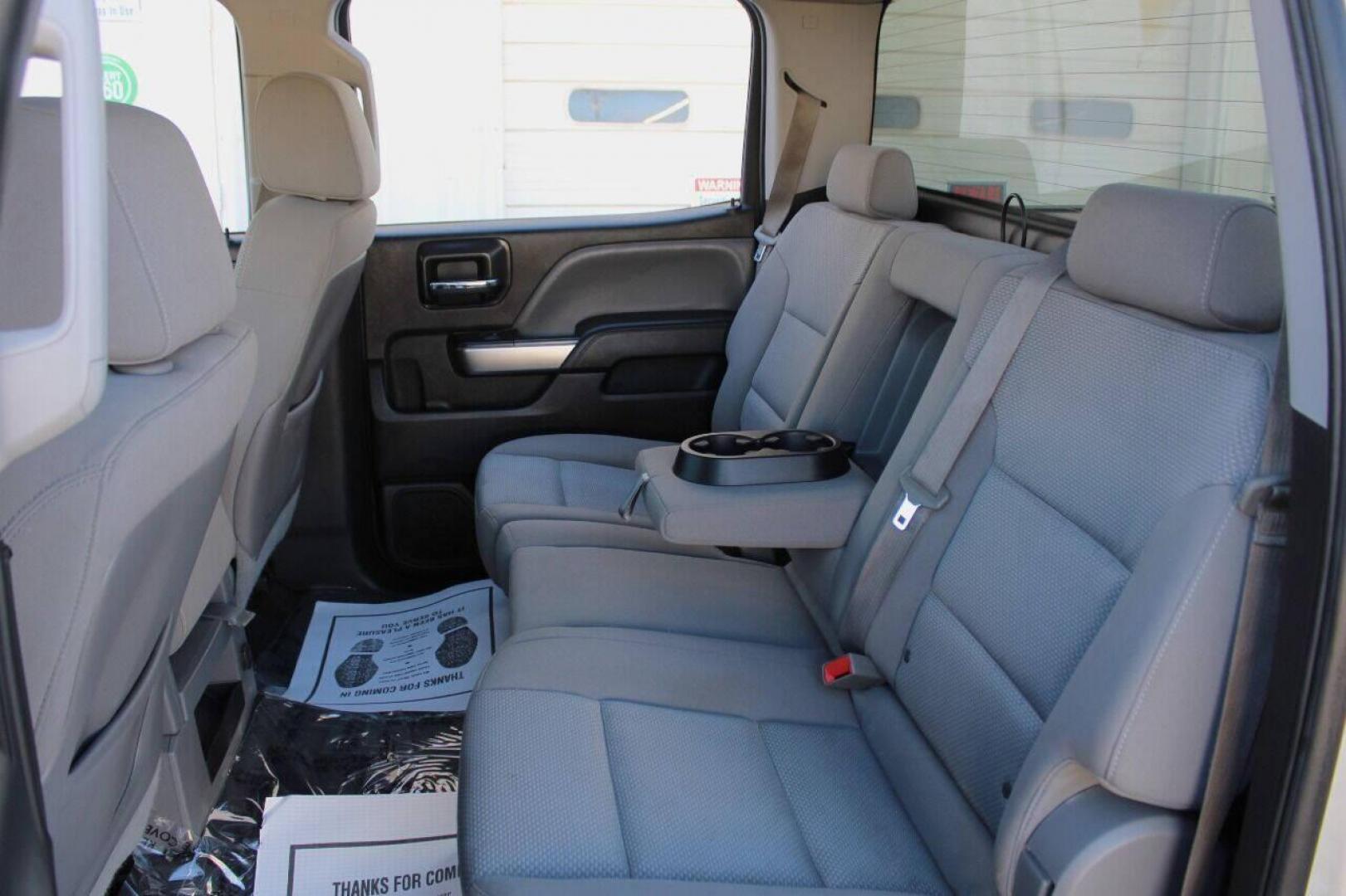 2015 Silver Chevrolet Silverado 1500 LT Crew Cab 4WD (3GCUKRECXFG) with an 5.3L V8 OHV 16V engine, 6-Speed Automatic transmission, located at 4301 NW 39th , Oklahoma City, OK, 73112, (405) 949-5600, 35.512135, -97.598671 - NO DRIVERS LICENSE - NO FULL COVERAGE INSURANCE - NO CREDIT CHECK. COME ON OVER TO SUPERSPORTS AND TAKE A LOOK AND TEST DRIVE. PLEASE GIVE US A CALL AT (405) 949-5600. NO LICENCIA DE MANEJAR - NO SEGURO DE COBERTURA TOTAL - NO VERIFICACION DE CREDITO. POR FAVOR VENGAN A SUPERSPORTS, ECH - Photo#14