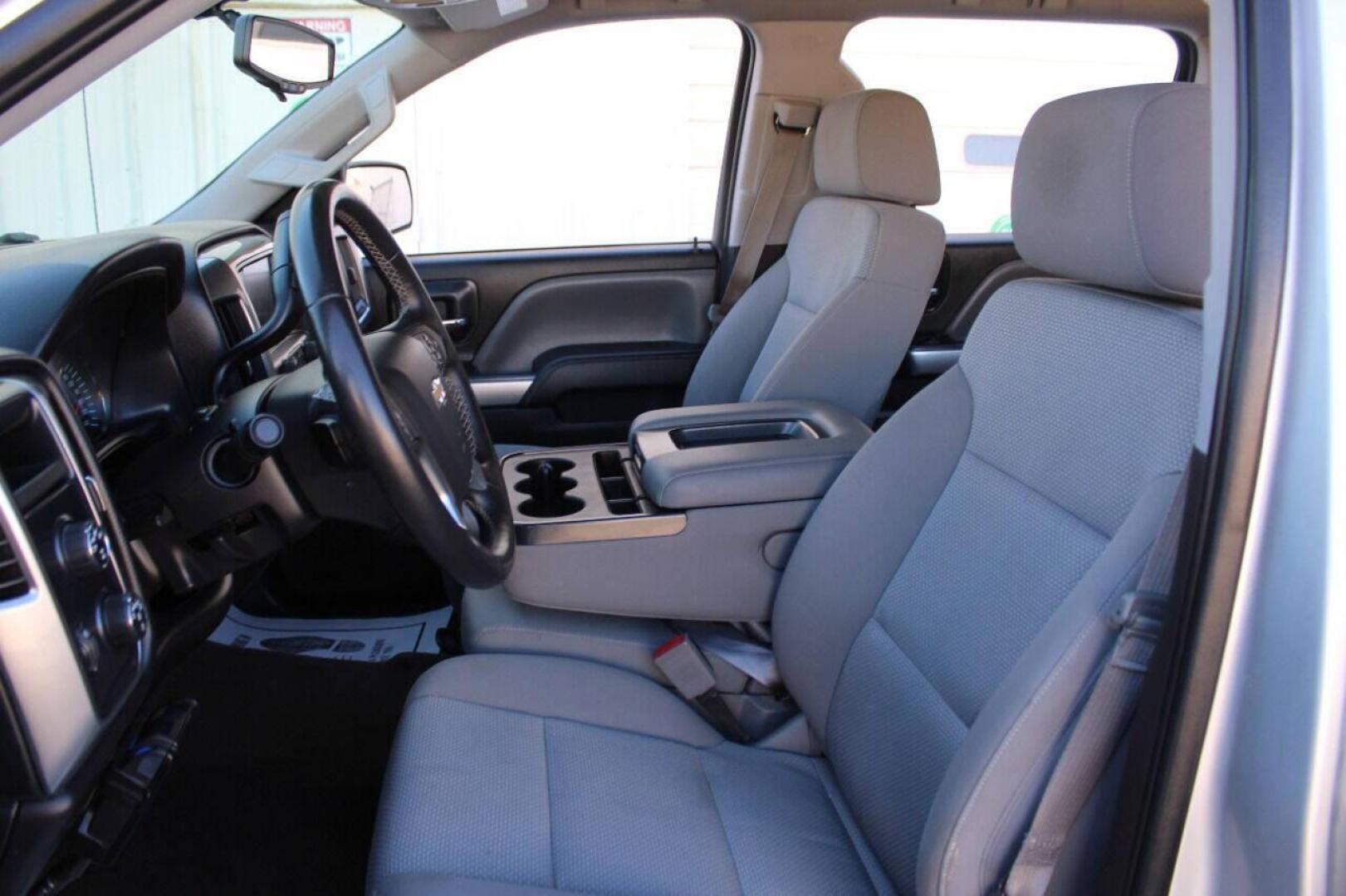 2015 Silver Chevrolet Silverado 1500 LT Crew Cab 4WD (3GCUKRECXFG) with an 5.3L V8 OHV 16V engine, 6-Speed Automatic transmission, located at 4301 NW 39th , Oklahoma City, OK, 73112, (405) 949-5600, 35.512135, -97.598671 - NO DRIVERS LICENSE - NO FULL COVERAGE INSURANCE - NO CREDIT CHECK. COME ON OVER TO SUPERSPORTS AND TAKE A LOOK AND TEST DRIVE. PLEASE GIVE US A CALL AT (405) 949-5600. NO LICENCIA DE MANEJAR - NO SEGURO DE COBERTURA TOTAL - NO VERIFICACION DE CREDITO. POR FAVOR VENGAN A SUPERSPORTS, ECH - Photo#16