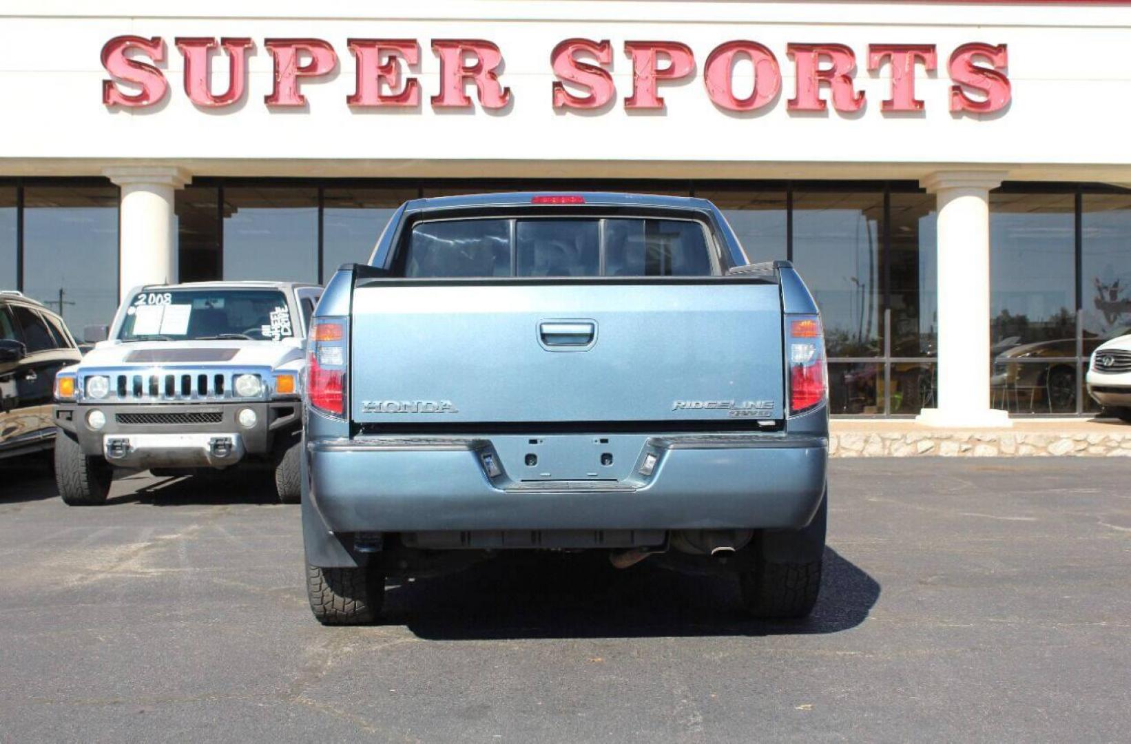 2008 Blue Honda Ridgeline RTS (2HJYK16428H) with an 3.5L V6 SOHC 24V engine, 5-Speed Automatic Overdrive transmission, located at 4301 NW 39th , Oklahoma City, OK, 73112, (405) 949-5600, 35.512135, -97.598671 - Photo#4
