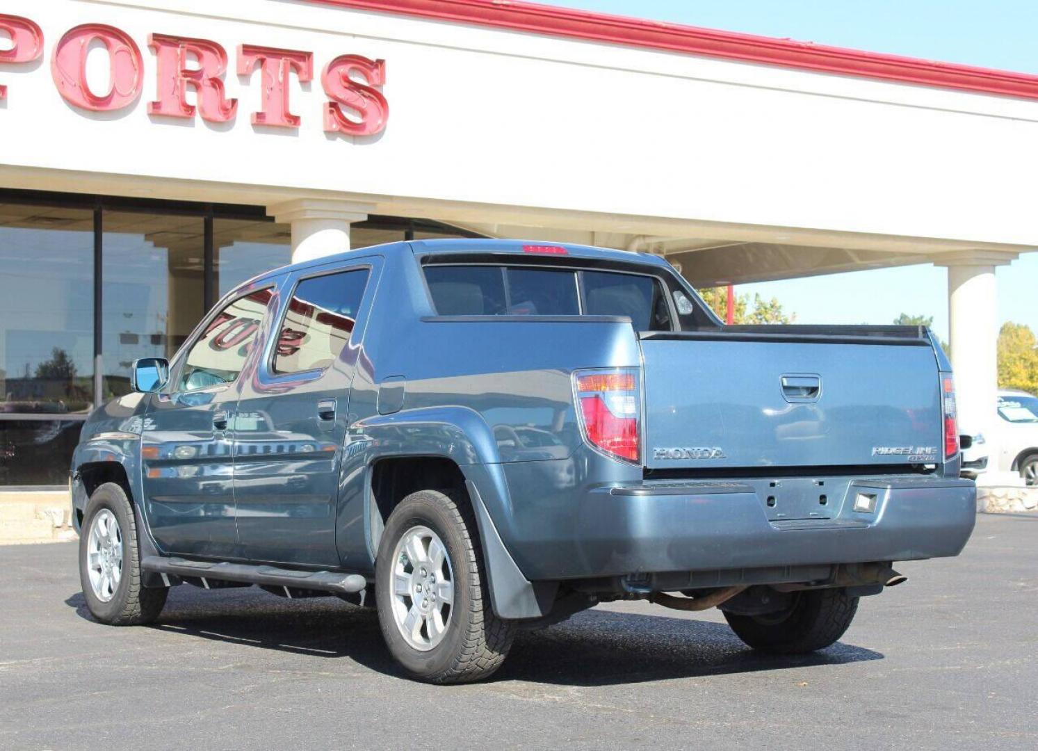 2008 Blue Honda Ridgeline RTS (2HJYK16428H) with an 3.5L V6 SOHC 24V engine, 5-Speed Automatic Overdrive transmission, located at 4301 NW 39th , Oklahoma City, OK, 73112, (405) 949-5600, 35.512135, -97.598671 - NO DRIVERS LICENSE - NO FULL COVERAGE INSURANCE - NO CREDIT CHECK. COME ON OVER TO SUPERSPORTS AND TAKE A LOOK AND TEST DRIVE PLEASE GIVE US A CALL AT (405) 949-5600. NO LICENCIA DE MANEJAR - NO SEGURO DE COBERTURA TOTAL - NO VERIFICACION DE CREDITO. POR FAVOR VENGAN A SUPERSPORTS, - Photo#5