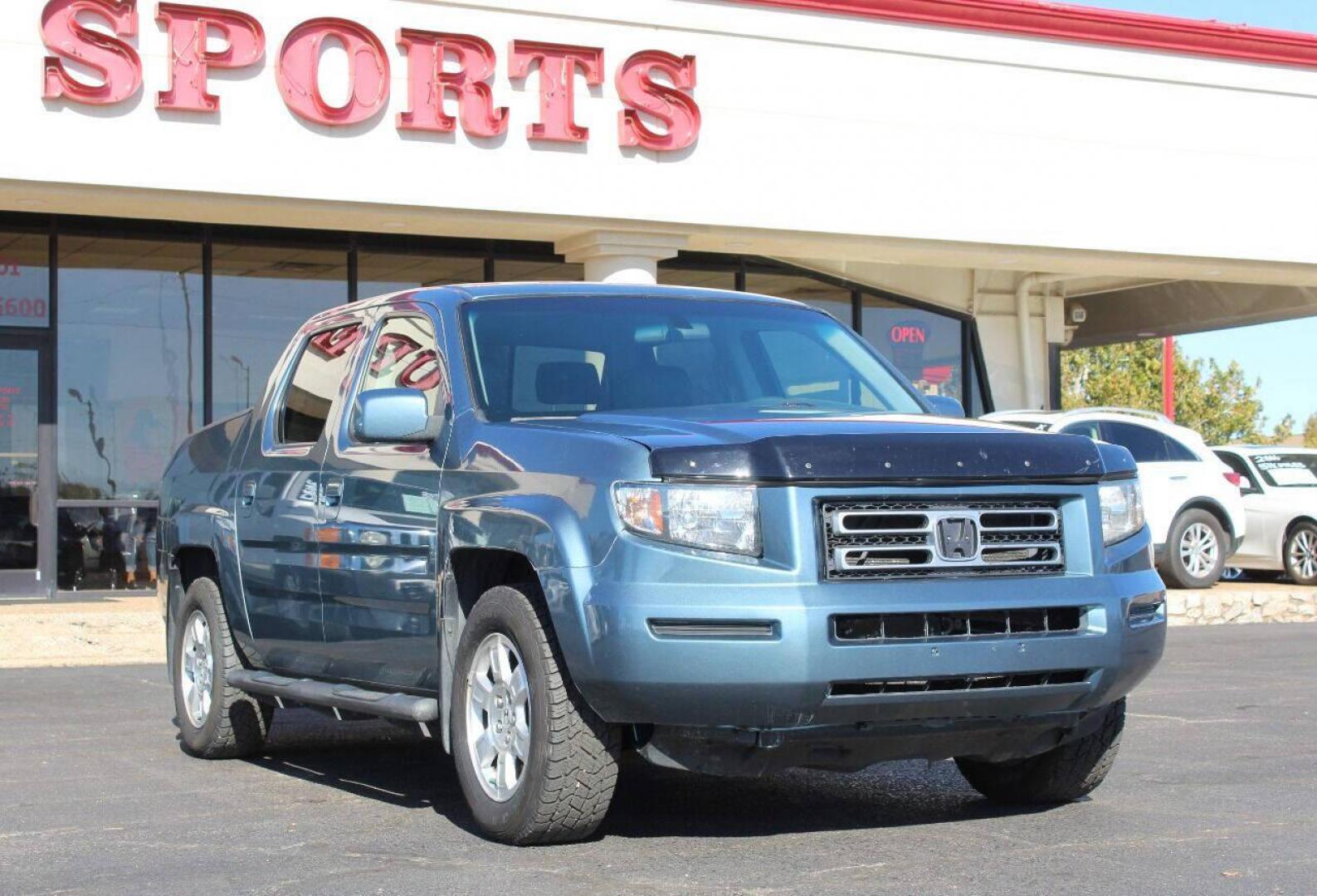 2008 Blue Honda Ridgeline RTS (2HJYK16428H) with an 3.5L V6 SOHC 24V engine, 5-Speed Automatic Overdrive transmission, located at 4301 NW 39th , Oklahoma City, OK, 73112, (405) 949-5600, 35.512135, -97.598671 - Photo#2