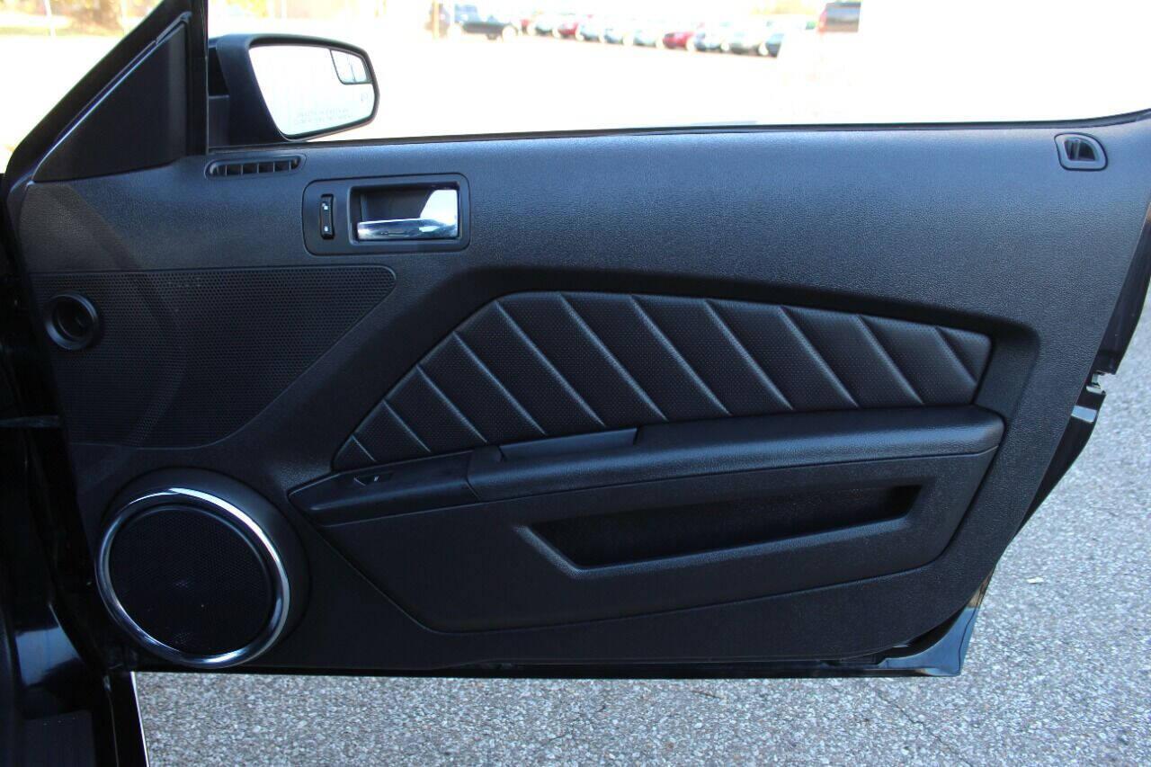 2014 Black Ford Mustang GT Coupe (1ZVBP8CF9E5) with an 5.0L V8 5.0L V8 engine, Automatic 6-Speed transmission, located at 4301 NW 39th , Oklahoma City, OK, 73112, (405) 949-5600, 35.512135, -97.598671 - NO DRIVERS LICENCE -NO FULL COVERAGE INSURANCE - NO CREDIT CHECK. COME ON OVER TO SUPERSPORTS, TAKE A LOOK AND TEST DRIVE. PLEASE GIVE US A CALL AT (405) 949-5600. NO LICENCIA DE CONDUCIR - NO SEGURO DE COBERTURA TOTAL - NO VERIFICACION DE CREDITO. VISITENOS EN SUPERSPORTS, MIRE NUESTRO N - Photo#9