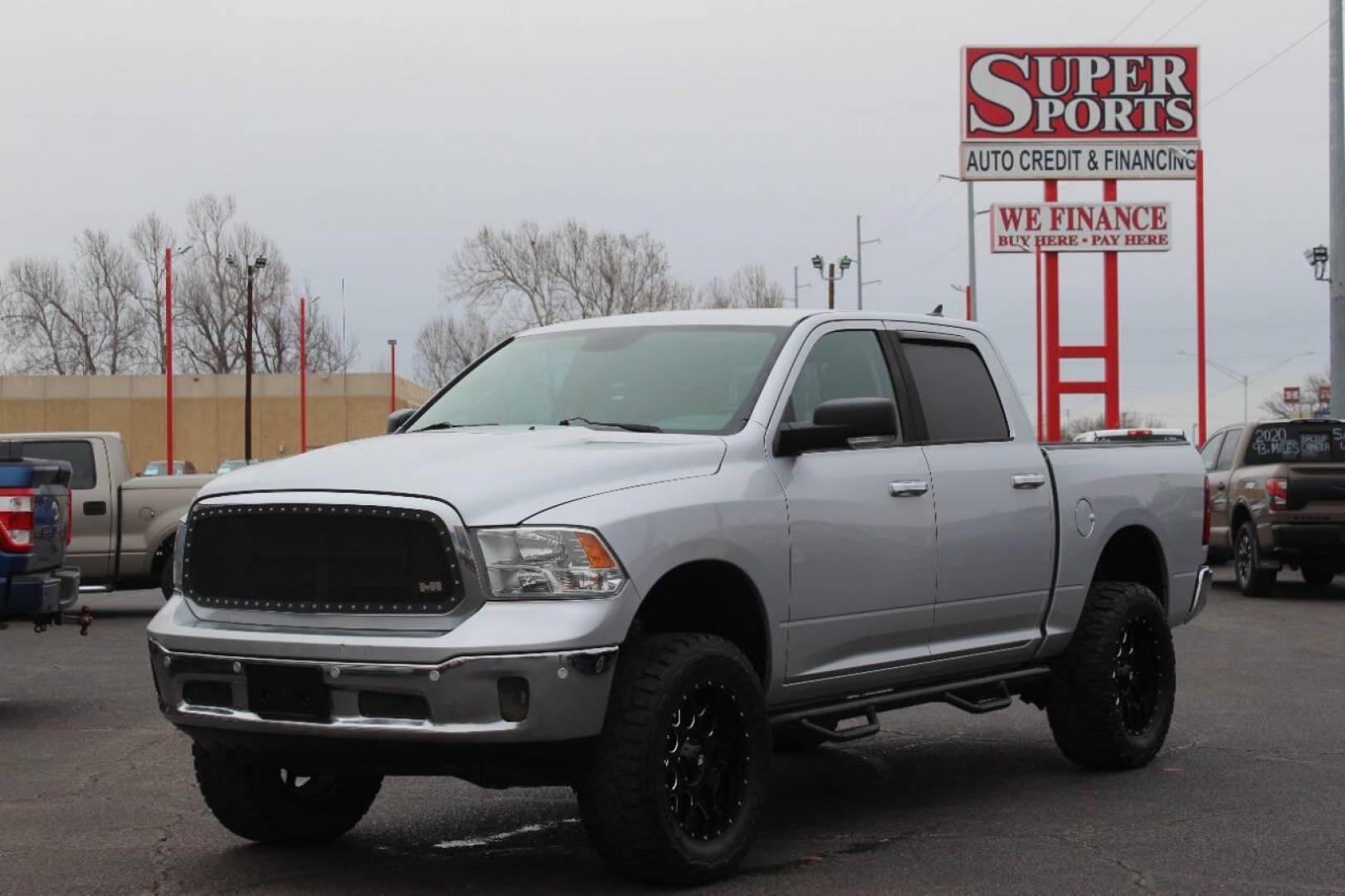 2016 Gray RAM 1500 SLT Crew Cab SWB 4WD (1C6RR7LT6GS) with an 5.7L V8 OHV 16V engine, 6A transmission, located at 4301 NW 39th , Oklahoma City, OK, 73112, (405) 949-5600, 35.512135, -97.598671 - NO DRIVERS LICENCE NO-FULL COVERAGE INSURANCE-NO CREDIT CHECK. COME ON OVER TO SUPERSPORTS AND TAKE A LOOK AND TEST DRIVE. PLEASE GIVE US A CALL AT (405) 949-5600. NO LICENSIA DE MANEJAR- NO SEGURO DE COBERTURA TOTAL- NO VERIFICACCION DE CREDITO. POR FAVOR VENGAN A SUPERSPORTS, ECHE UN VI - Photo#6