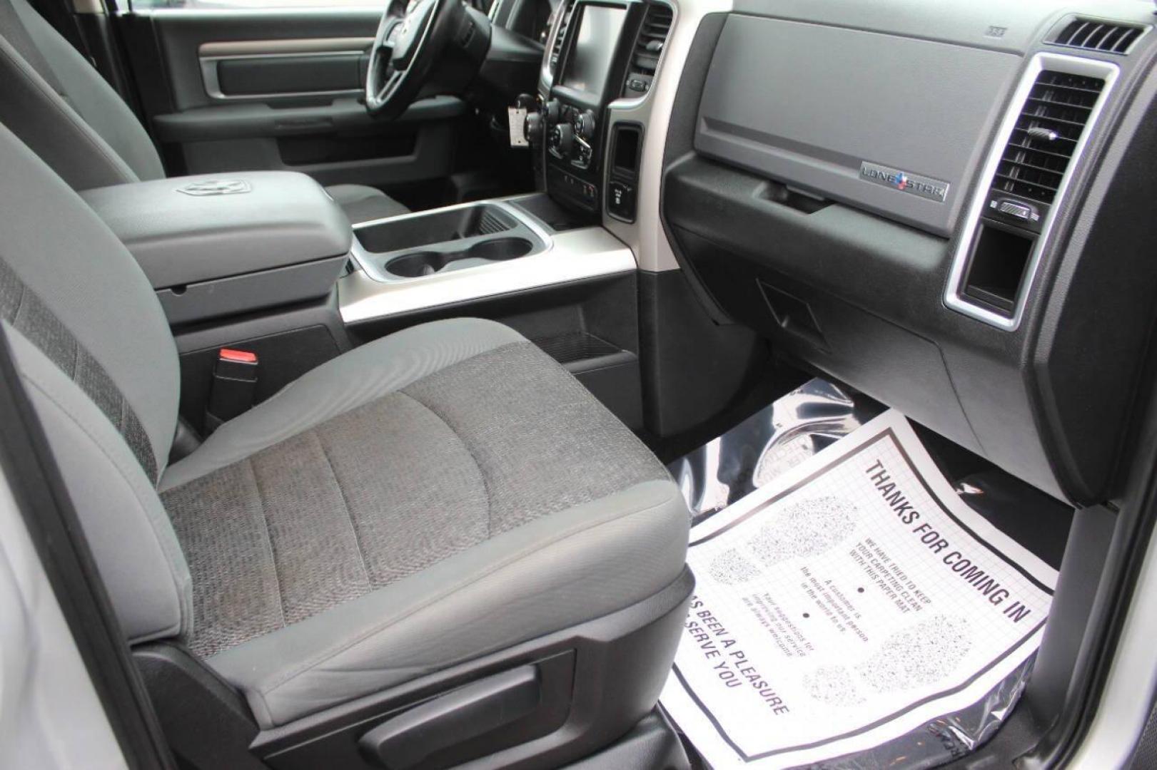 2016 Gray RAM 1500 SLT Crew Cab SWB 4WD (1C6RR7LT6GS) with an 5.7L V8 OHV 16V engine, 6A transmission, located at 4301 NW 39th , Oklahoma City, OK, 73112, (405) 949-5600, 35.512135, -97.598671 - NO DRIVERS LICENCE NO-FULL COVERAGE INSURANCE-NO CREDIT CHECK. COME ON OVER TO SUPERSPORTS AND TAKE A LOOK AND TEST DRIVE. PLEASE GIVE US A CALL AT (405) 949-5600. NO LICENSIA DE MANEJAR- NO SEGURO DE COBERTURA TOTAL- NO VERIFICACCION DE CREDITO. POR FAVOR VENGAN A SUPERSPORTS, ECHE UN VI - Photo#8