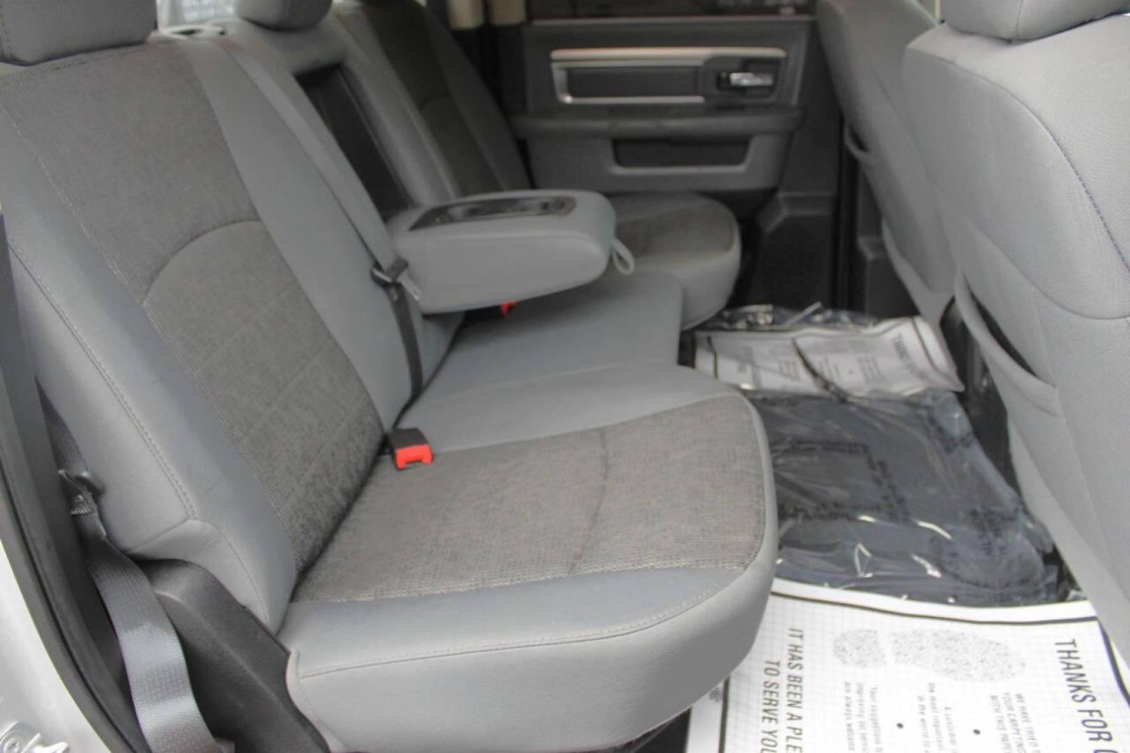 2016 Gray RAM 1500 SLT Crew Cab SWB 4WD (1C6RR7LT6GS) with an 5.7L V8 OHV 16V engine, 6A transmission, located at 4301 NW 39th , Oklahoma City, OK, 73112, (405) 949-5600, 35.512135, -97.598671 - NO DRIVERS LICENCE NO-FULL COVERAGE INSURANCE-NO CREDIT CHECK. COME ON OVER TO SUPERSPORTS AND TAKE A LOOK AND TEST DRIVE. PLEASE GIVE US A CALL AT (405) 949-5600. NO LICENSIA DE MANEJAR- NO SEGURO DE COBERTURA TOTAL- NO VERIFICACCION DE CREDITO. POR FAVOR VENGAN A SUPERSPORTS, ECHE UN VI - Photo#10