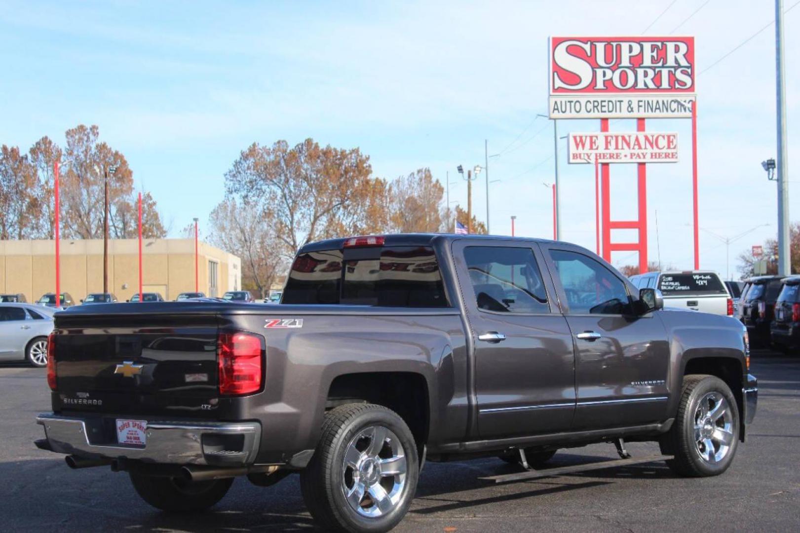 2014 Pewter Chevrolet Silverado 1500 1LZ Crew Cab 4WD (3GCUKSEC5EG) with an 5.3L V8 OHV 16V engine, 6-Speed Automatic transmission, located at 4301 NW 39th , Oklahoma City, OK, 73112, (405) 949-5600, 35.512135, -97.598671 - NO DRIVERS LICENCE NO-FULL COVERAGE INSURANCE-NO CREDIT CHECK. COME ON OVER TO SUPERSPORTS AND TAKE A LOOK AND TEST DRIVE. PLEASE GIVE US A CALL AT (405) 949-5600. NO LICENSIA DE MANEJAR- NO SEGURO DE COBERTURA TOTAL- NO VERIFICACCION DE CREDITO. POR FAVOR VENGAN A SUPERSPORTS, - Photo#3
