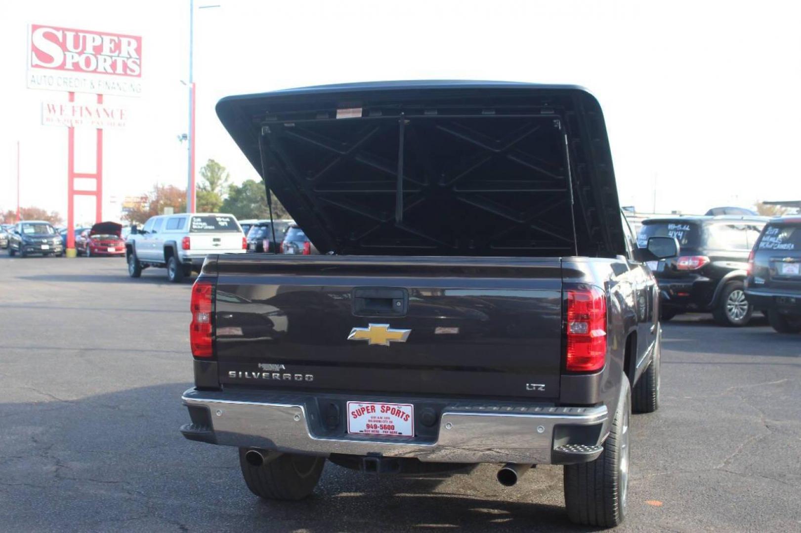 2014 Pewter Chevrolet Silverado 1500 1LZ Crew Cab 4WD (3GCUKSEC5EG) with an 5.3L V8 OHV 16V engine, 6-Speed Automatic transmission, located at 4301 NW 39th , Oklahoma City, OK, 73112, (405) 949-5600, 35.512135, -97.598671 - NO DRIVERS LICENCE NO-FULL COVERAGE INSURANCE-NO CREDIT CHECK. COME ON OVER TO SUPERSPORTS AND TAKE A LOOK AND TEST DRIVE. PLEASE GIVE US A CALL AT (405) 949-5600. NO LICENSIA DE MANEJAR- NO SEGURO DE COBERTURA TOTAL- NO VERIFICACCION DE CREDITO. POR FAVOR VENGAN A SUPERSPORTS, - Photo#4