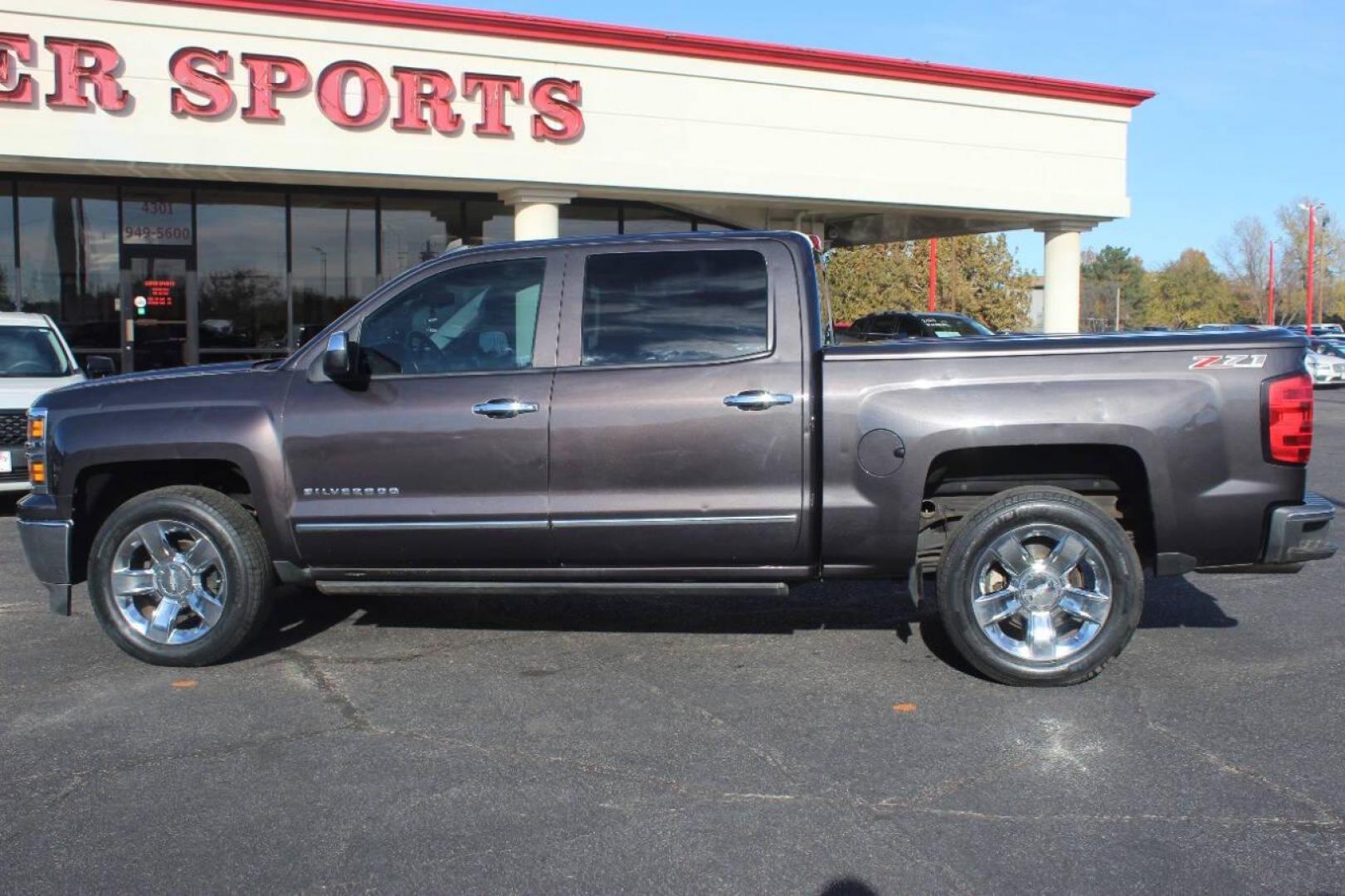 2014 Pewter Chevrolet Silverado 1500 1LZ Crew Cab 4WD (3GCUKSEC5EG) with an 5.3L V8 OHV 16V engine, 6-Speed Automatic transmission, located at 4301 NW 39th , Oklahoma City, OK, 73112, (405) 949-5600, 35.512135, -97.598671 - NO DRIVERS LICENCE NO-FULL COVERAGE INSURANCE-NO CREDIT CHECK. COME ON OVER TO SUPERSPORTS AND TAKE A LOOK AND TEST DRIVE. PLEASE GIVE US A CALL AT (405) 949-5600. NO LICENSIA DE MANEJAR- NO SEGURO DE COBERTURA TOTAL- NO VERIFICACCION DE CREDITO. POR FAVOR VENGAN A SUPERSPORTS, - Photo#6