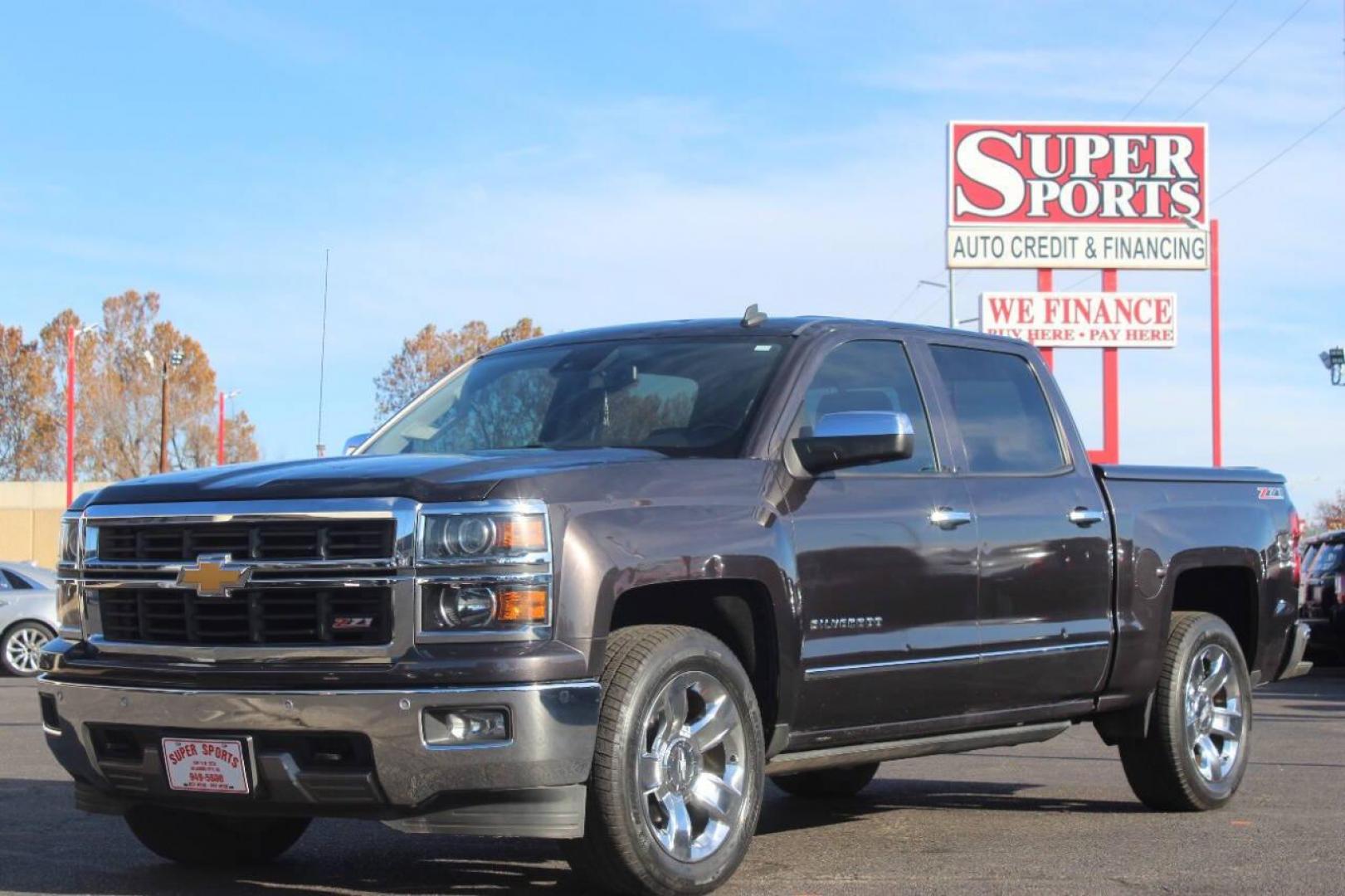 2014 Pewter Chevrolet Silverado 1500 1LZ Crew Cab 4WD (3GCUKSEC5EG) with an 5.3L V8 OHV 16V engine, 6-Speed Automatic transmission, located at 4301 NW 39th , Oklahoma City, OK, 73112, (405) 949-5600, 35.512135, -97.598671 - NO DRIVERS LICENCE NO-FULL COVERAGE INSURANCE-NO CREDIT CHECK. COME ON OVER TO SUPERSPORTS AND TAKE A LOOK AND TEST DRIVE. PLEASE GIVE US A CALL AT (405) 949-5600. NO LICENSIA DE MANEJAR- NO SEGURO DE COBERTURA TOTAL- NO VERIFICACCION DE CREDITO. POR FAVOR VENGAN A SUPERSPORTS, - Photo#7