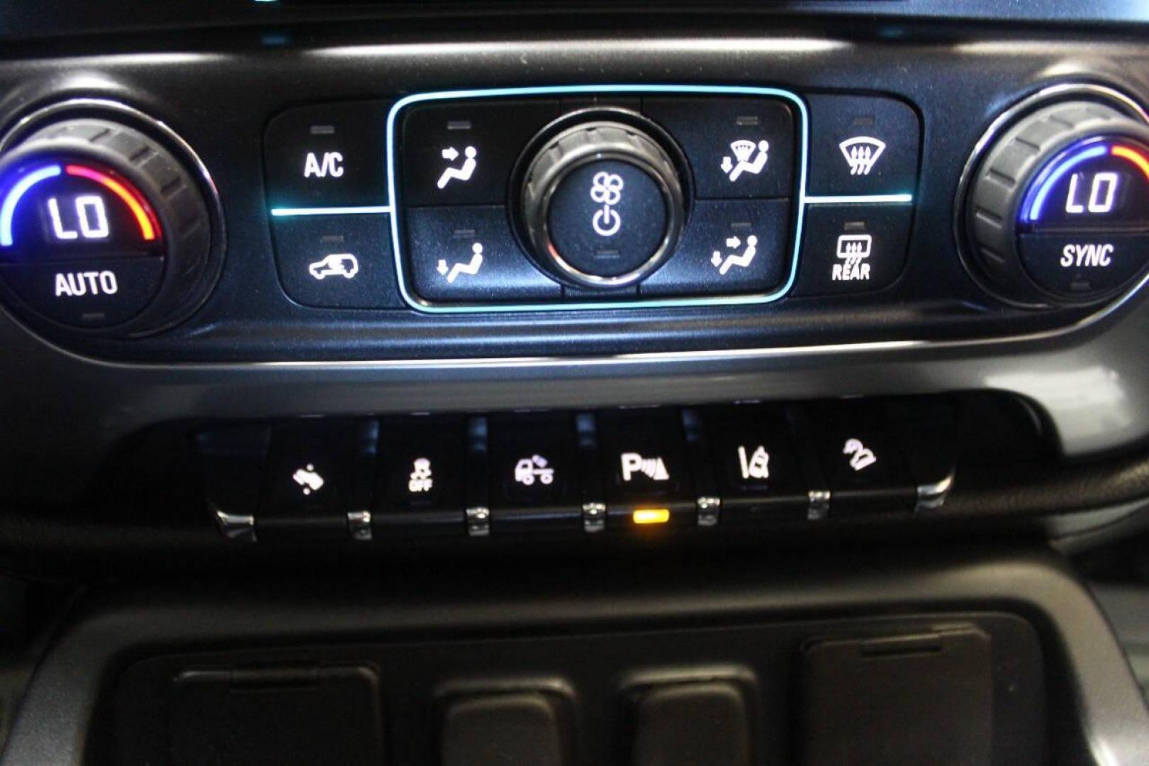 2014 Pewter Chevrolet Silverado 1500 1LZ Crew Cab 4WD (3GCUKSEC5EG) with an 5.3L V8 OHV 16V engine, 6-Speed Automatic transmission, located at 4301 NW 39th , Oklahoma City, OK, 73112, (405) 949-5600, 35.512135, -97.598671 - NO DRIVERS LICENCE NO-FULL COVERAGE INSURANCE-NO CREDIT CHECK. COME ON OVER TO SUPERSPORTS AND TAKE A LOOK AND TEST DRIVE. PLEASE GIVE US A CALL AT (405) 949-5600. NO LICENSIA DE MANEJAR- NO SEGURO DE COBERTURA TOTAL- NO VERIFICACCION DE CREDITO. POR FAVOR VENGAN A SUPERSPORTS, - Photo#18