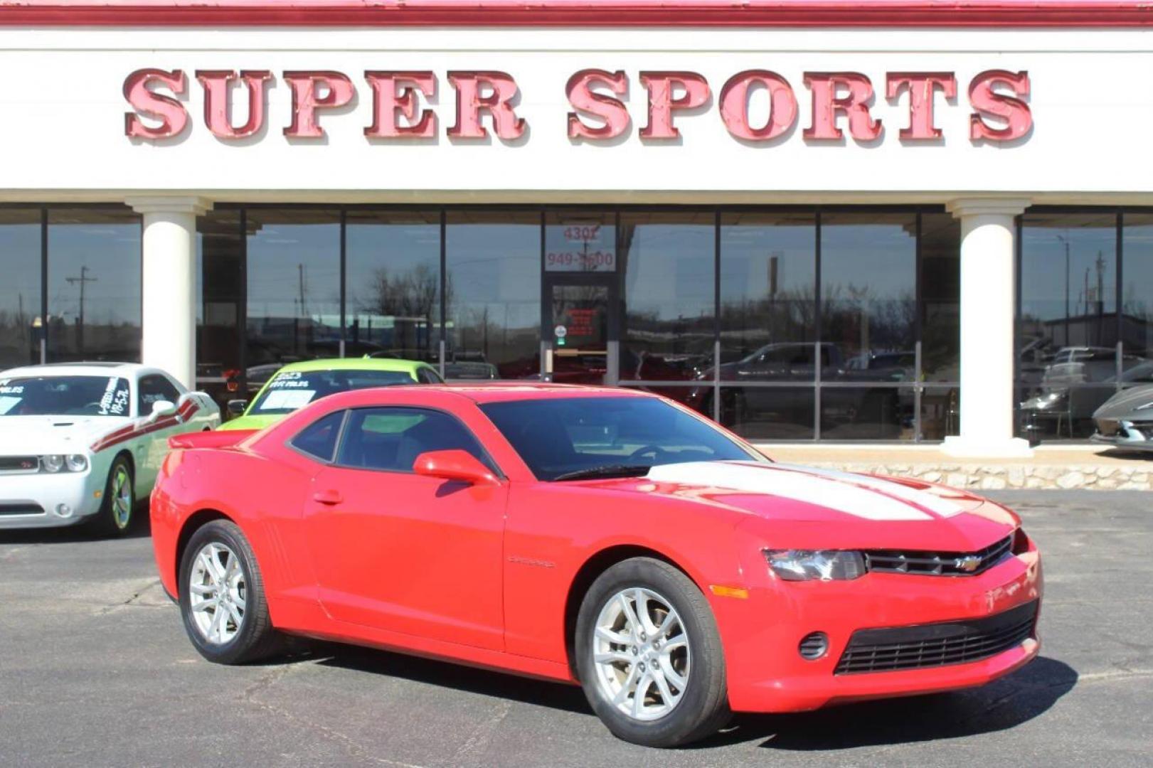 2014 Red Chevrolet Camaro 2LS Coupe (2G1FA1E38E9) with an 3.6L V6 DOHC 24V FFV engine, 6-Speed Automatic transmission, located at 4301 NW 39th , Oklahoma City, OK, 73112, (405) 949-5600, 35.512135, -97.598671 - NO DRIVERS LICENCE NO-FULL COVERAGE INSURANCE-NO CREDIT CHECK. COME ON OVER TO SUPERSPORTS AND TAKE A LOOK AND TEST DRIVE. PLEASE GIVE US A CALL AT (405) 949-5600. NO LICENSIA DE MANEJAR- NO SEGURO DE COBERTURA TOTAL- NO VERIFICACCION DE CREDITO. POR FAVOR VENGAN A SUPERSPORTS, ECHE UN - Photo#2