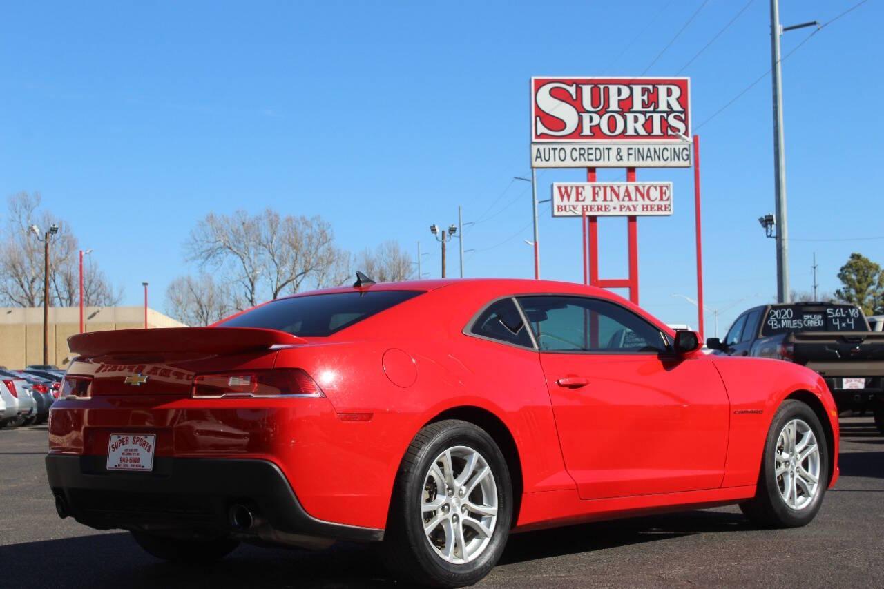 2014 Red Chevrolet Camaro 2LS Coupe (2G1FA1E38E9) with an 3.6L V6 DOHC 24V FFV engine, 6-Speed Automatic transmission, located at 4301 NW 39th , Oklahoma City, OK, 73112, (405) 949-5600, 35.512135, -97.598671 - NO DRIVERS LICENCE -NO FULL COVERAGE INSURANCE - NO CREDIT CHECK. COME ON OVER TO SUPERSPORTS, TAKE A LOOK AND TEST DRIVE. PLEASE GIVE US A CALL AT (405) 949-5600. NO LICENCIA DE CONDUCIR - NO SEGURO DE COBERTURA TOTAL - NO VERIFICACION DE CREDITO. VISITENOS EN SUPERSPORTS, MIRE NUESTRO - Photo#3