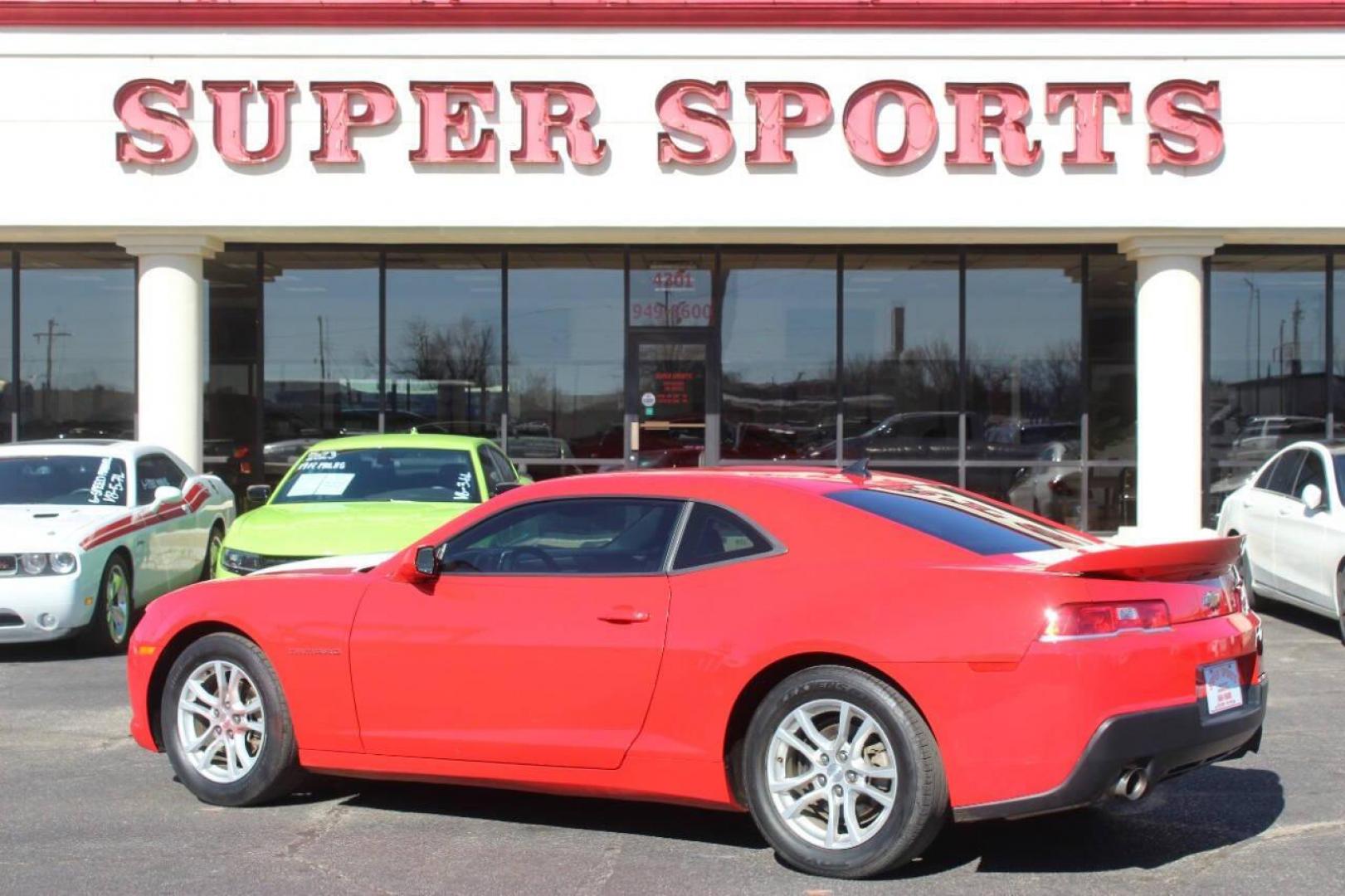 2014 Red Chevrolet Camaro 2LS Coupe (2G1FA1E38E9) with an 3.6L V6 DOHC 24V FFV engine, 6-Speed Automatic transmission, located at 4301 NW 39th , Oklahoma City, OK, 73112, (405) 949-5600, 35.512135, -97.598671 - NO DRIVERS LICENCE NO-FULL COVERAGE INSURANCE-NO CREDIT CHECK. COME ON OVER TO SUPERSPORTS AND TAKE A LOOK AND TEST DRIVE. PLEASE GIVE US A CALL AT (405) 949-5600. NO LICENSIA DE MANEJAR- NO SEGURO DE COBERTURA TOTAL- NO VERIFICACCION DE CREDITO. POR FAVOR VENGAN A SUPERSPORTS, ECHE UN - Photo#5