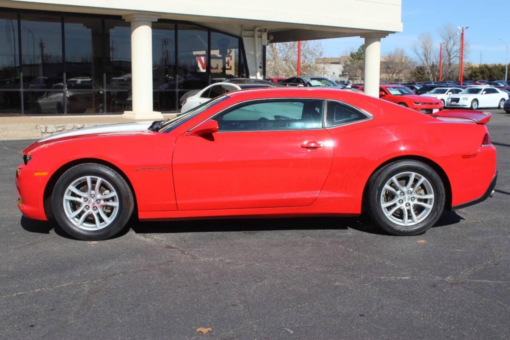 2014 Red Chevrolet Camaro 2LS Coupe (2G1FA1E38E9) with an 3.6L V6 DOHC 24V FFV engine, 6-Speed Automatic transmission, located at 4301 NW 39th , Oklahoma City, OK, 73112, (405) 949-5600, 35.512135, -97.598671 - NO DRIVERS LICENCE NO-FULL COVERAGE INSURANCE-NO CREDIT CHECK. COME ON OVER TO SUPERSPORTS AND TAKE A LOOK AND TEST DRIVE. PLEASE GIVE US A CALL AT (405) 949-5600. NO LICENSIA DE MANEJAR- NO SEGURO DE COBERTURA TOTAL- NO VERIFICACCION DE CREDITO. POR FAVOR VENGAN A SUPERSPORTS, ECHE UN - Photo#6
