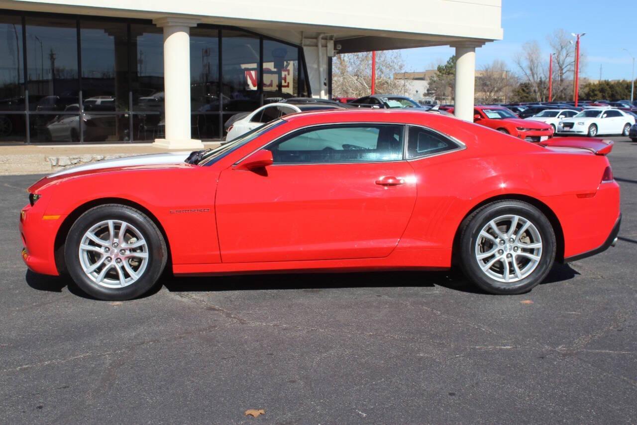 2014 Red Chevrolet Camaro 2LS Coupe (2G1FA1E38E9) with an 3.6L V6 DOHC 24V FFV engine, 6-Speed Automatic transmission, located at 4301 NW 39th , Oklahoma City, OK, 73112, (405) 949-5600, 35.512135, -97.598671 - NO DRIVERS LICENCE -NO FULL COVERAGE INSURANCE - NO CREDIT CHECK. COME ON OVER TO SUPERSPORTS, TAKE A LOOK AND TEST DRIVE. PLEASE GIVE US A CALL AT (405) 949-5600. NO LICENCIA DE CONDUCIR - NO SEGURO DE COBERTURA TOTAL - NO VERIFICACION DE CREDITO. VISITENOS EN SUPERSPORTS, MIRE NUESTRO - Photo#5