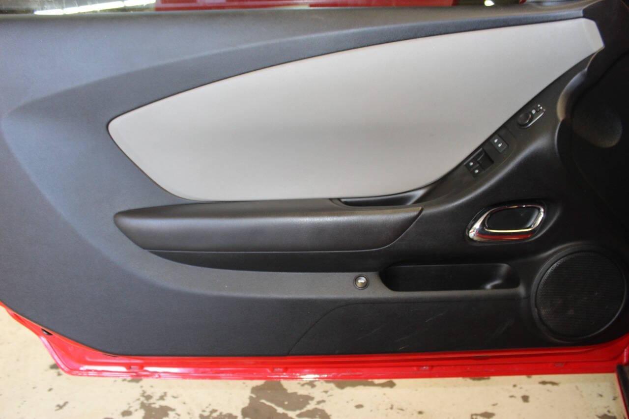 2014 Red Chevrolet Camaro 2LS Coupe (2G1FA1E38E9) with an 3.6L V6 DOHC 24V FFV engine, 6-Speed Automatic transmission, located at 4301 NW 39th , Oklahoma City, OK, 73112, (405) 949-5600, 35.512135, -97.598671 - NO DRIVERS LICENCE -NO FULL COVERAGE INSURANCE - NO CREDIT CHECK. COME ON OVER TO SUPERSPORTS, TAKE A LOOK AND TEST DRIVE. PLEASE GIVE US A CALL AT (405) 949-5600. NO LICENCIA DE CONDUCIR - NO SEGURO DE COBERTURA TOTAL - NO VERIFICACION DE CREDITO. VISITENOS EN SUPERSPORTS, MIRE NUESTRO - Photo#13