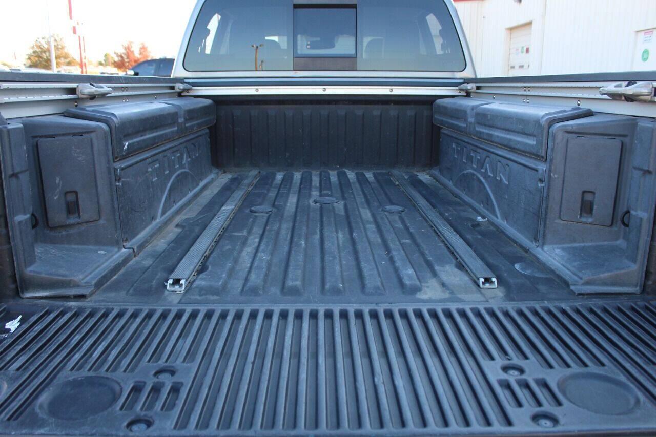 2017 Gray Nissan Titan XD SL 4WD Diesel (1N6BA1F45HN) with an 5.0L V8 Turbocharger 5.0L V8 engine, Automatic 6-Speed transmission, located at 4301 NW 39th , Oklahoma City, OK, 73112, (405) 949-5600, 35.512135, -97.598671 - Hablamos espanol. SPEND SMART --- BUY FROM SUPER SPORTS. ALL PRICES, DOWN PAYMENTS, PAYMENTS, AND FINANCE TERMS ARE NEGOTIABLE AT THE TIME OF APPROVAL. WE WILL WORK WITH YOU TO FIT YOUR BUDGET. WE WILL EVEN LOWER AND ADJUST THE NUMBERS TO HELP MAKE THE VE HICLE MORE AFFORDABLE FOR YOU.- Photo#12