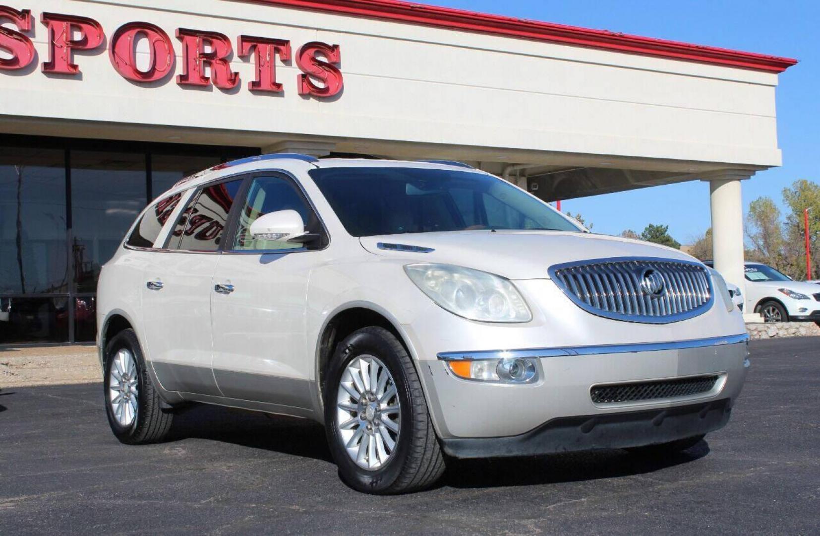 2012 White Buick Enclave Leather AWD (5GAKVCED6CJ) with an 3.6L V6 DOHC 24V engine, 6-Speed Automatic Overdrive transmission, located at 4301 NW 39th , Oklahoma City, OK, 73112, (405) 949-5600, 35.512135, -97.598671 - NO DRIVERS LICENCE - NO FULL COVERAGE INSURANCE - NO CREDIT CHECK. COME ON OVER TO SUPERSPORTS AND TAKE A LOOK AND TEST DRIVE PLEASE GIVE US A CALL AT (405) 949-5600. NO LICENCIA DE MANEJAR - NO SEGURO DE COBERTURA TOTAL - NO VERIFICACION DE CREDITO. POR FAVOR VENGAN A SUPERSPOR - Photo#0