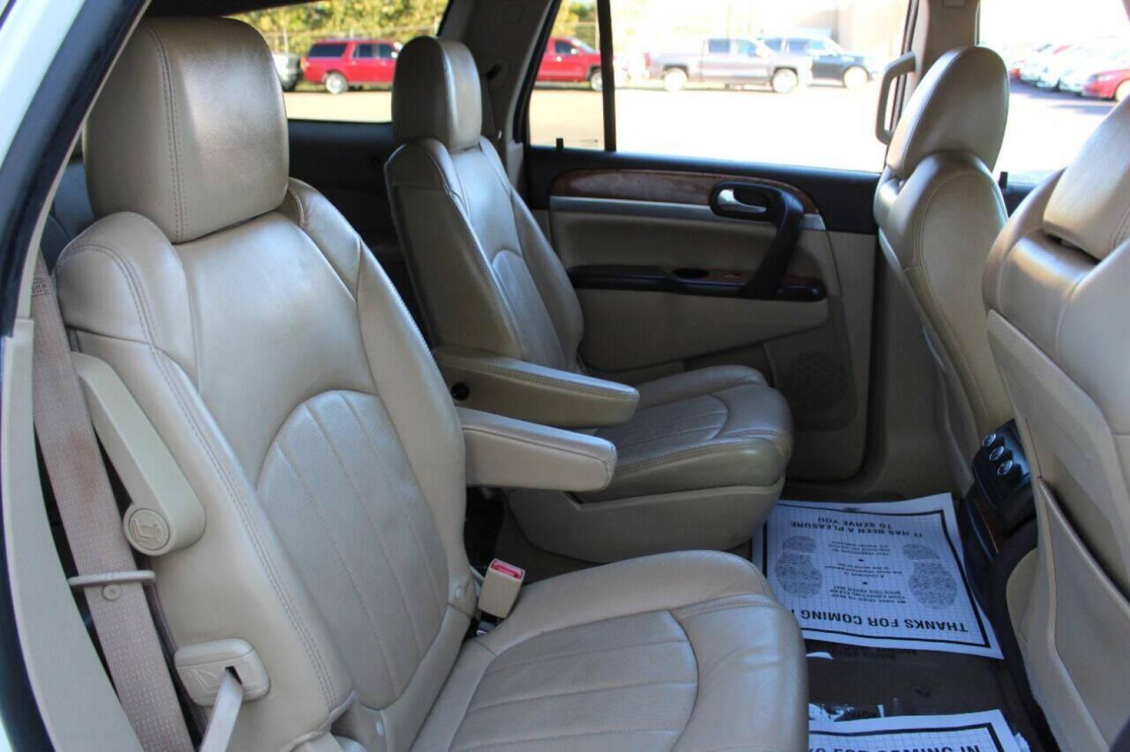 2012 White Buick Enclave Leather AWD (5GAKVCED6CJ) with an 3.6L V6 DOHC 24V engine, 6-Speed Automatic Overdrive transmission, located at 4301 NW 39th , Oklahoma City, OK, 73112, (405) 949-5600, 35.512135, -97.598671 - NO DRIVERS LICENCE - NO FULL COVERAGE INSURANCE - NO CREDIT CHECK. COME ON OVER TO SUPERSPORTS AND TAKE A LOOK AND TEST DRIVE PLEASE GIVE US A CALL AT (405) 949-5600. NO LICENCIA DE MANEJAR - NO SEGURO DE COBERTURA TOTAL - NO VERIFICACION DE CREDITO. POR FAVOR VENGAN A SUPERSPOR - Photo#11