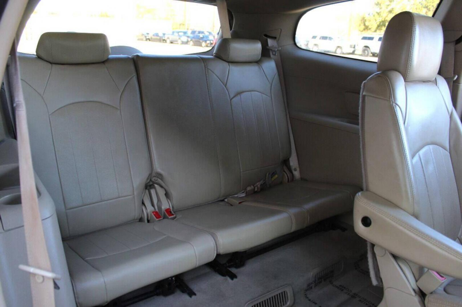 2012 White Buick Enclave Leather AWD (5GAKVCED6CJ) with an 3.6L V6 DOHC 24V engine, 6-Speed Automatic Overdrive transmission, located at 4301 NW 39th , Oklahoma City, OK, 73112, (405) 949-5600, 35.512135, -97.598671 - NO DRIVERS LICENCE - NO FULL COVERAGE INSURANCE - NO CREDIT CHECK. COME ON OVER TO SUPERSPORTS AND TAKE A LOOK AND TEST DRIVE PLEASE GIVE US A CALL AT (405) 949-5600. NO LICENCIA DE MANEJAR - NO SEGURO DE COBERTURA TOTAL - NO VERIFICACION DE CREDITO. POR FAVOR VENGAN A SUPERSPOR - Photo#12