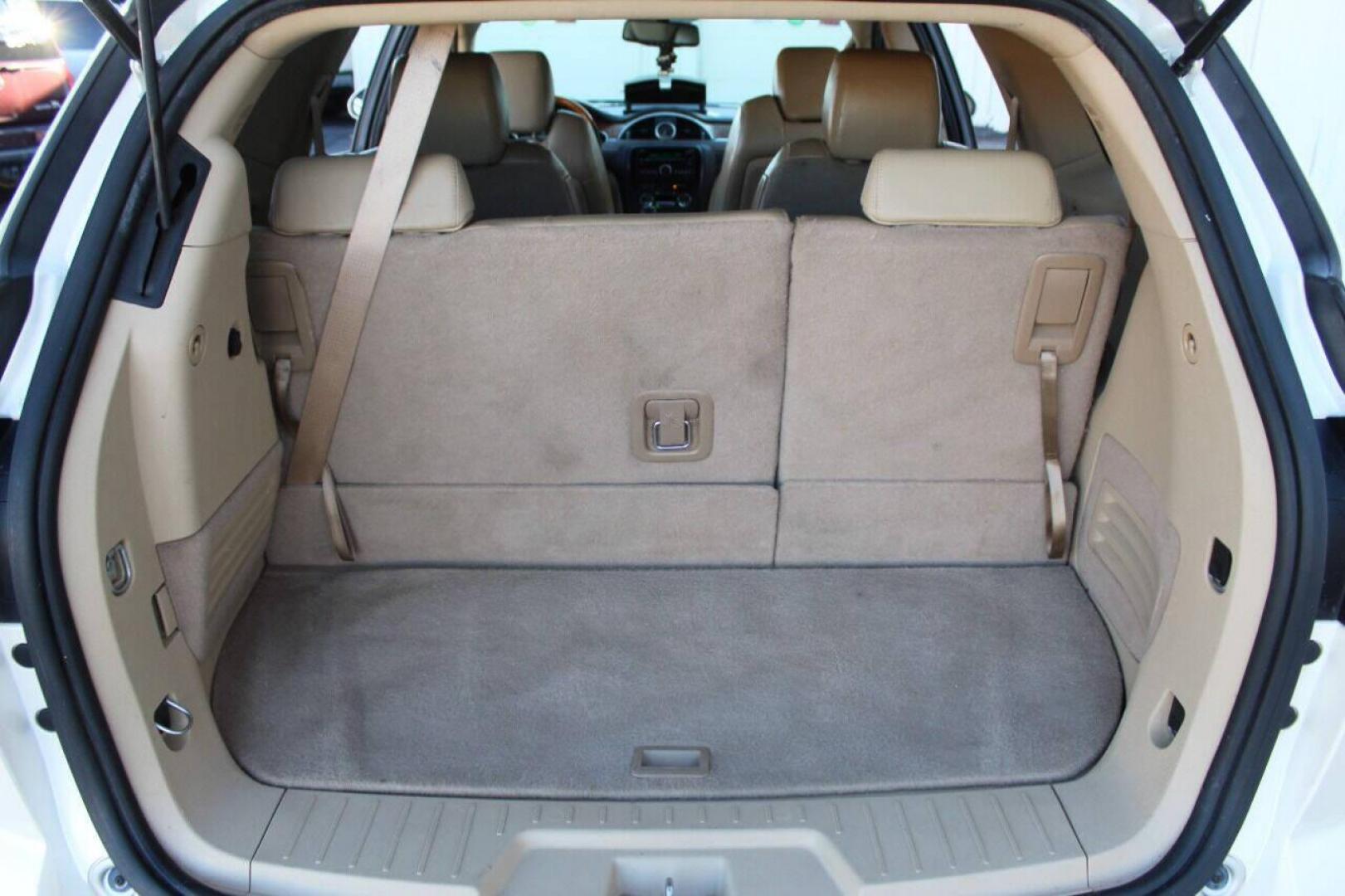 2012 White Buick Enclave Leather AWD (5GAKVCED6CJ) with an 3.6L V6 DOHC 24V engine, 6-Speed Automatic Overdrive transmission, located at 4301 NW 39th , Oklahoma City, OK, 73112, (405) 949-5600, 35.512135, -97.598671 - NO DRIVERS LICENCE - NO FULL COVERAGE INSURANCE - NO CREDIT CHECK. COME ON OVER TO SUPERSPORTS AND TAKE A LOOK AND TEST DRIVE PLEASE GIVE US A CALL AT (405) 949-5600. NO LICENCIA DE MANEJAR - NO SEGURO DE COBERTURA TOTAL - NO VERIFICACION DE CREDITO. POR FAVOR VENGAN A SUPERSPOR - Photo#13