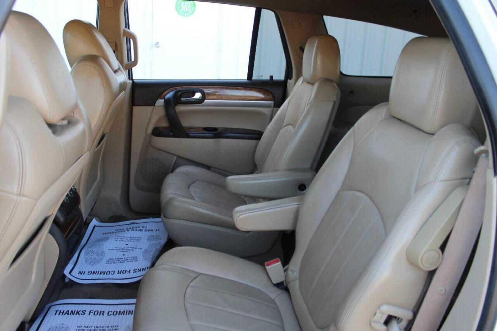 2012 White Buick Enclave Leather AWD (5GAKVCED6CJ) with an 3.6L V6 DOHC 24V engine, 6-Speed Automatic Overdrive transmission, located at 4301 NW 39th , Oklahoma City, OK, 73112, (405) 949-5600, 35.512135, -97.598671 - NO DRIVERS LICENCE - NO FULL COVERAGE INSURANCE - NO CREDIT CHECK. COME ON OVER TO SUPERSPORTS AND TAKE A LOOK AND TEST DRIVE PLEASE GIVE US A CALL AT (405) 949-5600. NO LICENCIA DE MANEJAR - NO SEGURO DE COBERTURA TOTAL - NO VERIFICACION DE CREDITO. POR FAVOR VENGAN A SUPERSPOR - Photo#15