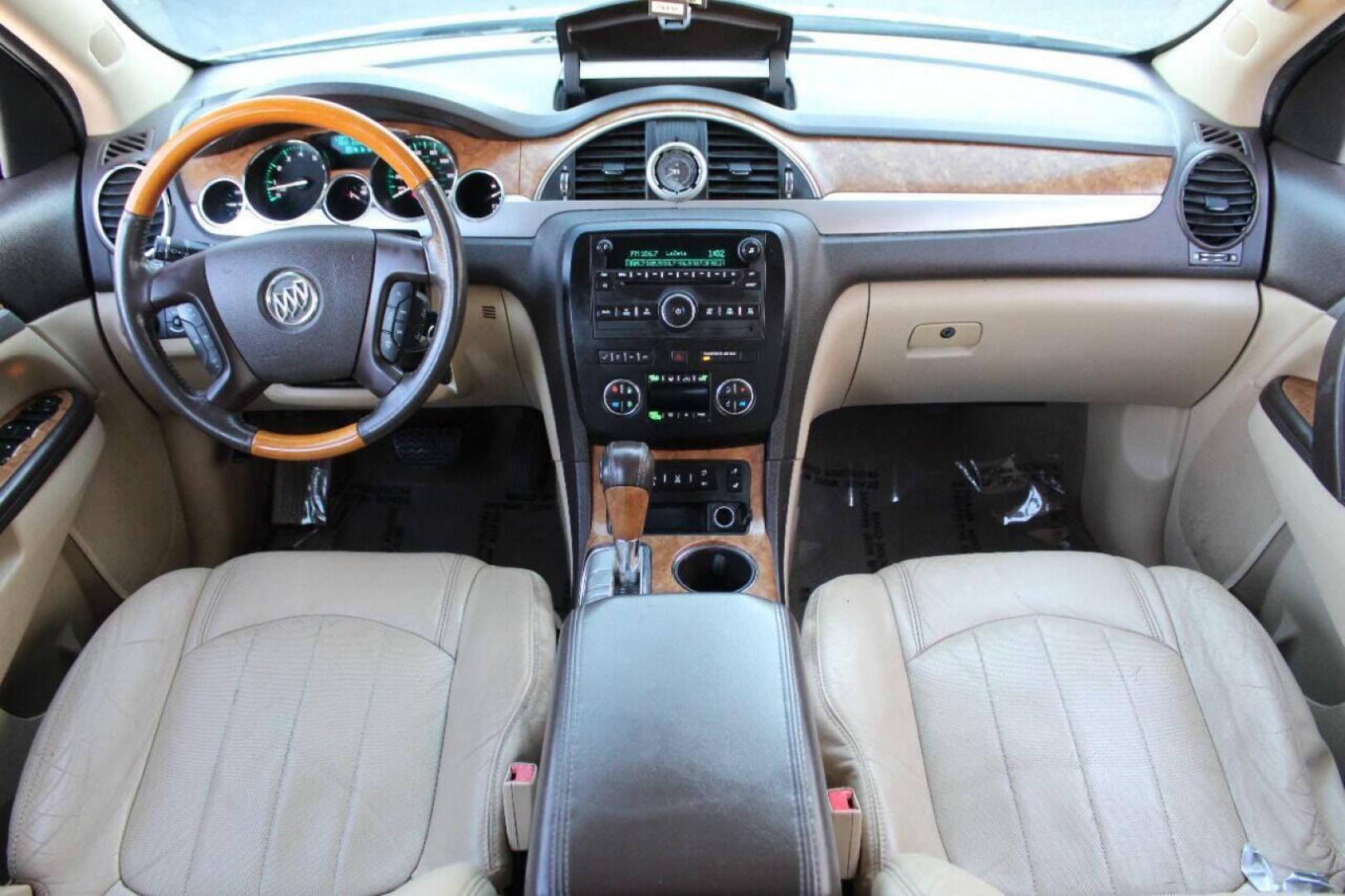 2012 White Buick Enclave Leather AWD (5GAKVCED6CJ) with an 3.6L V6 DOHC 24V engine, 6-Speed Automatic Overdrive transmission, located at 4301 NW 39th , Oklahoma City, OK, 73112, (405) 949-5600, 35.512135, -97.598671 - NO DRIVERS LICENCE - NO FULL COVERAGE INSURANCE - NO CREDIT CHECK. COME ON OVER TO SUPERSPORTS AND TAKE A LOOK AND TEST DRIVE PLEASE GIVE US A CALL AT (405) 949-5600. NO LICENCIA DE MANEJAR - NO SEGURO DE COBERTURA TOTAL - NO VERIFICACION DE CREDITO. POR FAVOR VENGAN A SUPERSPOR - Photo#18