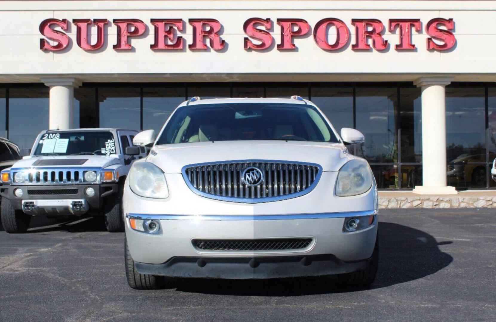 2012 White Buick Enclave Leather AWD (5GAKVCED6CJ) with an 3.6L V6 DOHC 24V engine, 6-Speed Automatic Overdrive transmission, located at 4301 NW 39th , Oklahoma City, OK, 73112, (405) 949-5600, 35.512135, -97.598671 - NO DRIVERS LICENCE - NO FULL COVERAGE INSURANCE - NO CREDIT CHECK. COME ON OVER TO SUPERSPORTS AND TAKE A LOOK AND TEST DRIVE PLEASE GIVE US A CALL AT (405) 949-5600. NO LICENCIA DE MANEJAR - NO SEGURO DE COBERTURA TOTAL - NO VERIFICACION DE CREDITO. POR FAVOR VENGAN A SUPERSPOR - Photo#2