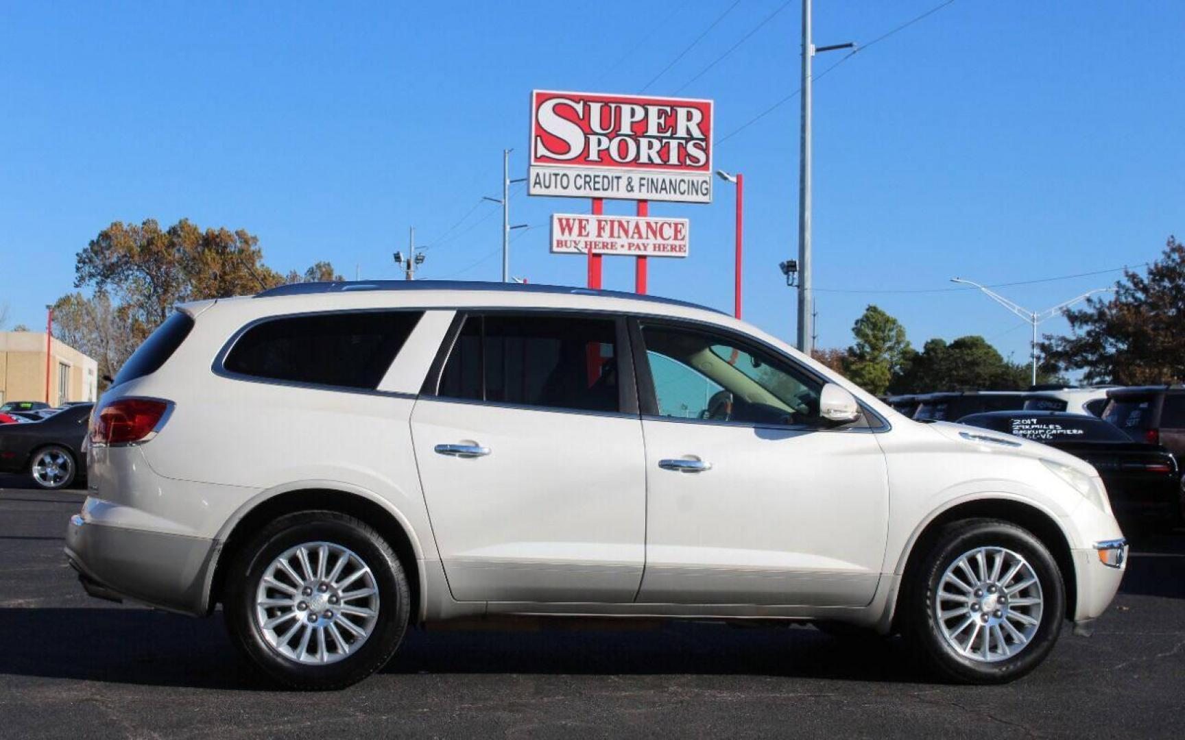 2012 White Buick Enclave Leather AWD (5GAKVCED6CJ) with an 3.6L V6 DOHC 24V engine, 6-Speed Automatic Overdrive transmission, located at 4301 NW 39th , Oklahoma City, OK, 73112, (405) 949-5600, 35.512135, -97.598671 - NO DRIVERS LICENCE - NO FULL COVERAGE INSURANCE - NO CREDIT CHECK. COME ON OVER TO SUPERSPORTS AND TAKE A LOOK AND TEST DRIVE PLEASE GIVE US A CALL AT (405) 949-5600. NO LICENCIA DE MANEJAR - NO SEGURO DE COBERTURA TOTAL - NO VERIFICACION DE CREDITO. POR FAVOR VENGAN A SUPERSPOR - Photo#3