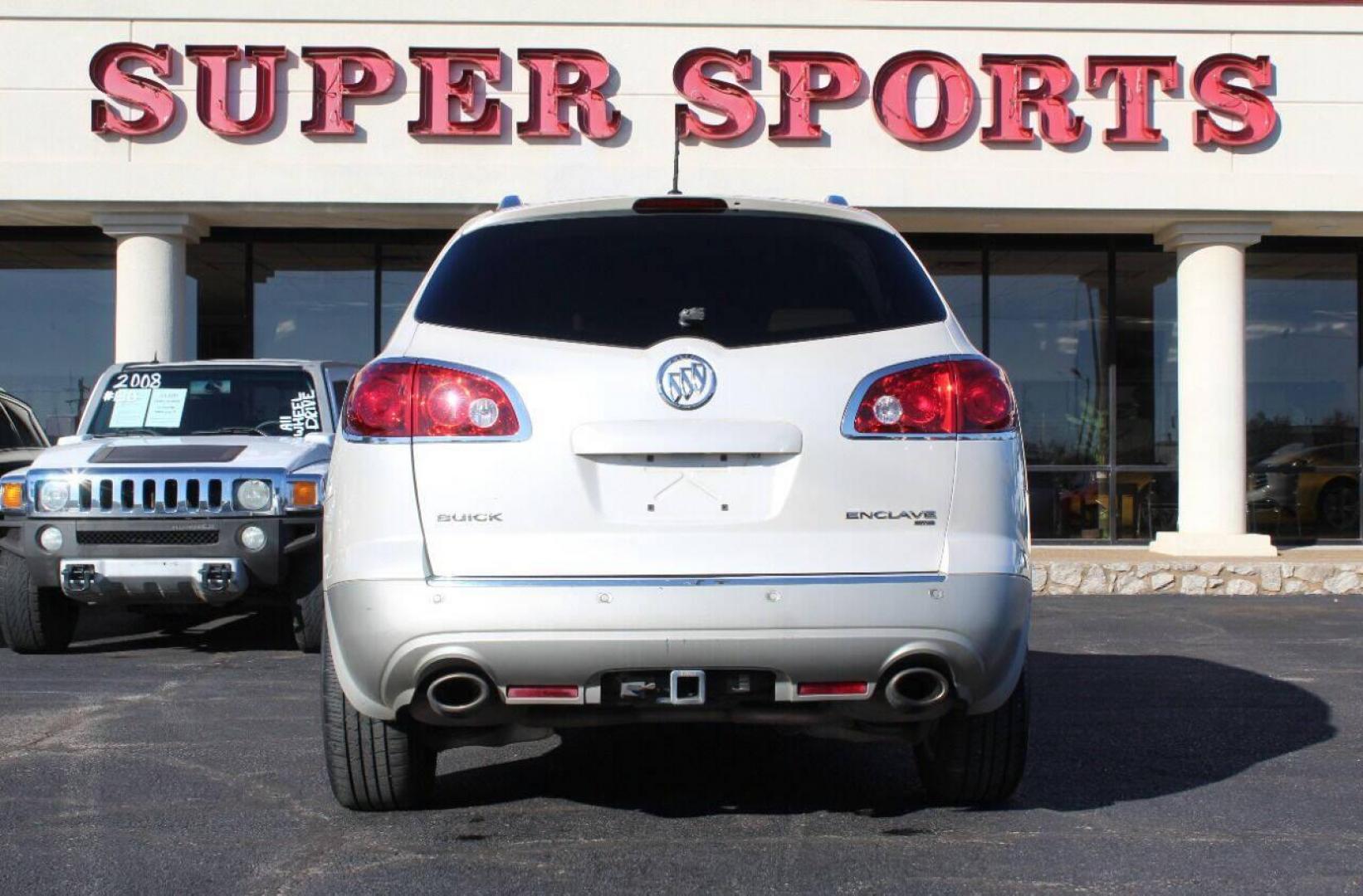 2012 White Buick Enclave Leather AWD (5GAKVCED6CJ) with an 3.6L V6 DOHC 24V engine, 6-Speed Automatic Overdrive transmission, located at 4301 NW 39th , Oklahoma City, OK, 73112, (405) 949-5600, 35.512135, -97.598671 - NO DRIVERS LICENCE - NO FULL COVERAGE INSURANCE - NO CREDIT CHECK. COME ON OVER TO SUPERSPORTS AND TAKE A LOOK AND TEST DRIVE PLEASE GIVE US A CALL AT (405) 949-5600. NO LICENCIA DE MANEJAR - NO SEGURO DE COBERTURA TOTAL - NO VERIFICACION DE CREDITO. POR FAVOR VENGAN A SUPERSPOR - Photo#4