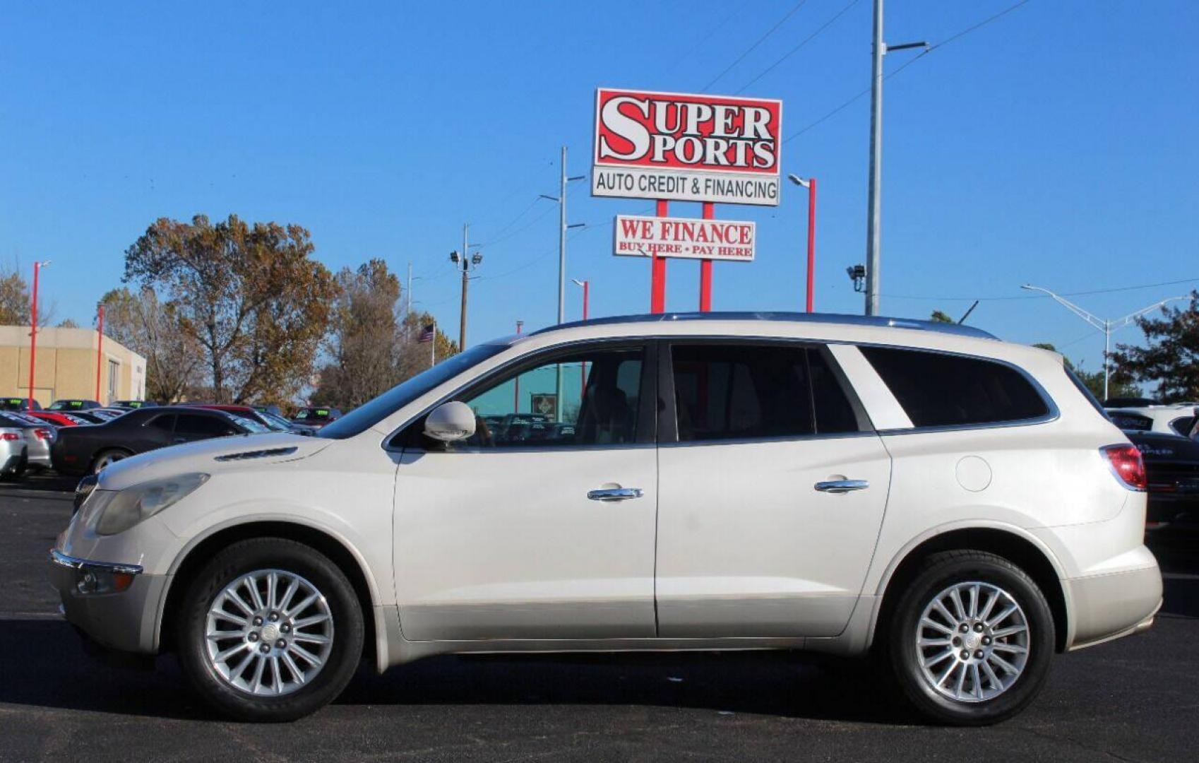 2012 White Buick Enclave Leather AWD (5GAKVCED6CJ) with an 3.6L V6 DOHC 24V engine, 6-Speed Automatic Overdrive transmission, located at 4301 NW 39th , Oklahoma City, OK, 73112, (405) 949-5600, 35.512135, -97.598671 - NO DRIVERS LICENCE - NO FULL COVERAGE INSURANCE - NO CREDIT CHECK. COME ON OVER TO SUPERSPORTS AND TAKE A LOOK AND TEST DRIVE PLEASE GIVE US A CALL AT (405) 949-5600. NO LICENCIA DE MANEJAR - NO SEGURO DE COBERTURA TOTAL - NO VERIFICACION DE CREDITO. POR FAVOR VENGAN A SUPERSPOR - Photo#6