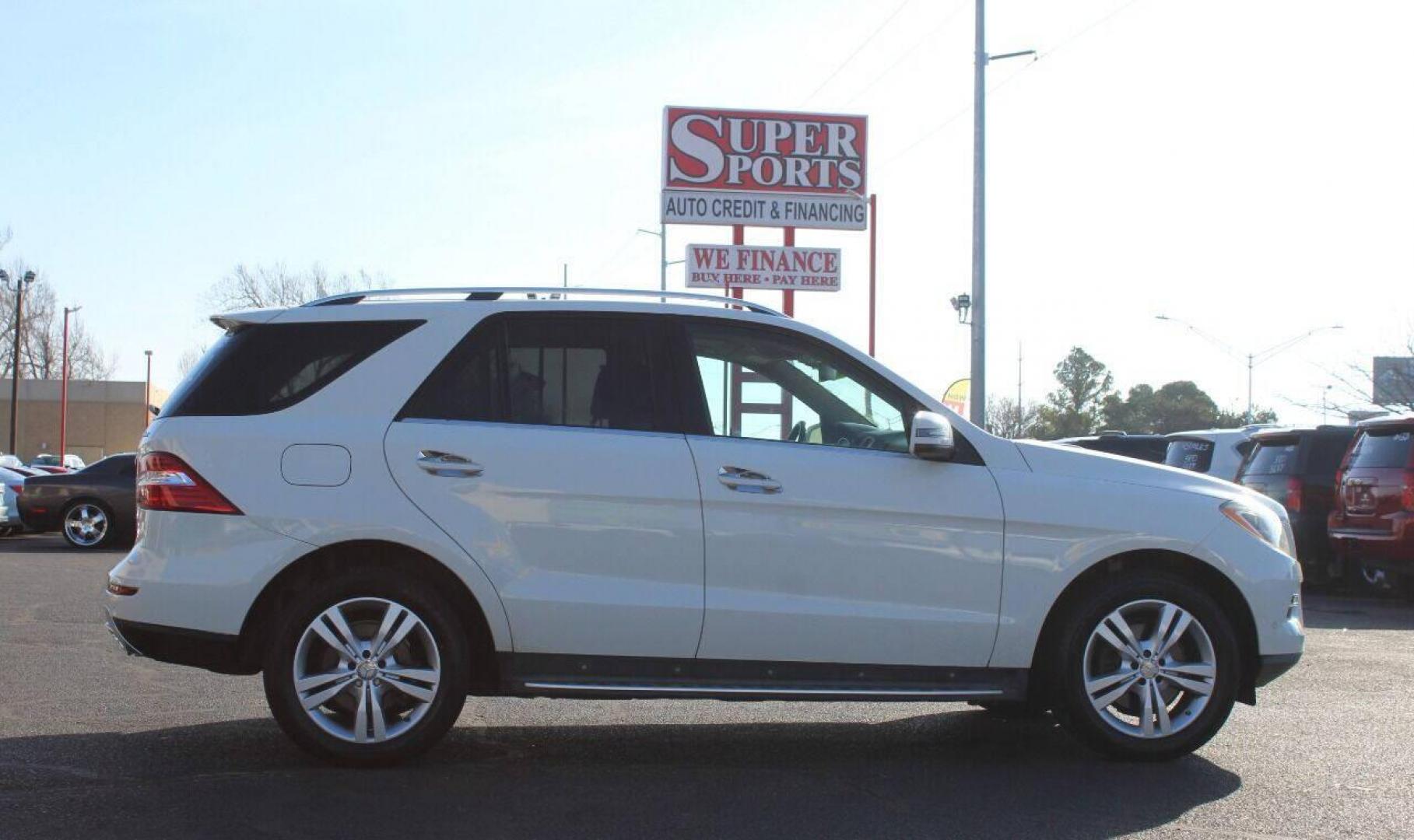 2013 White Mercedes-Benz M-Class ML350 4MATIC (4JGDA5HB9DA) with an 3.5L V6 DOHC 24V engine, 7-Speed Automatic transmission, located at 4301 NW 39th , Oklahoma City, OK, 73112, (405) 949-5600, 35.512135, -97.598671 - Photo#3