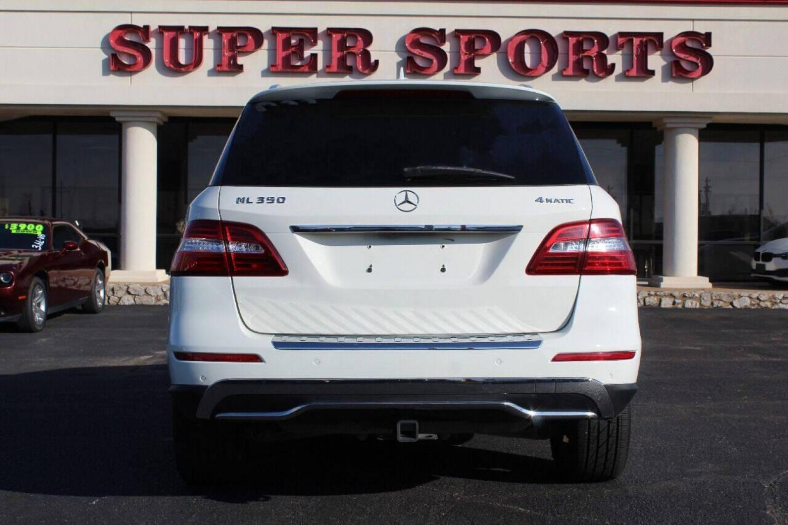 2013 White Mercedes-Benz M-Class ML350 4MATIC (4JGDA5HB9DA) with an 3.5L V6 DOHC 24V engine, 7-Speed Automatic transmission, located at 4301 NW 39th , Oklahoma City, OK, 73112, (405) 949-5600, 35.512135, -97.598671 - Photo#4
