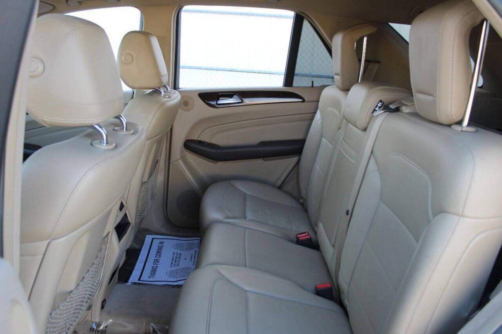 2013 White Mercedes-Benz M-Class ML350 4MATIC (4JGDA5HB9DA) with an 3.5L V6 DOHC 24V engine, 7-Speed Automatic transmission, located at 4301 NW 39th , Oklahoma City, OK, 73112, (405) 949-5600, 35.512135, -97.598671 - Photo#14