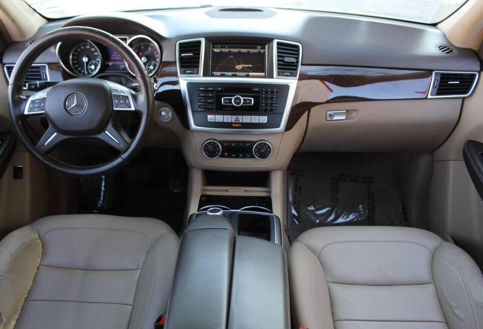 2013 White Mercedes-Benz M-Class ML350 4MATIC (4JGDA5HB9DA) with an 3.5L V6 DOHC 24V engine, 7-Speed Automatic transmission, located at 4301 NW 39th , Oklahoma City, OK, 73112, (405) 949-5600, 35.512135, -97.598671 - Photo#17