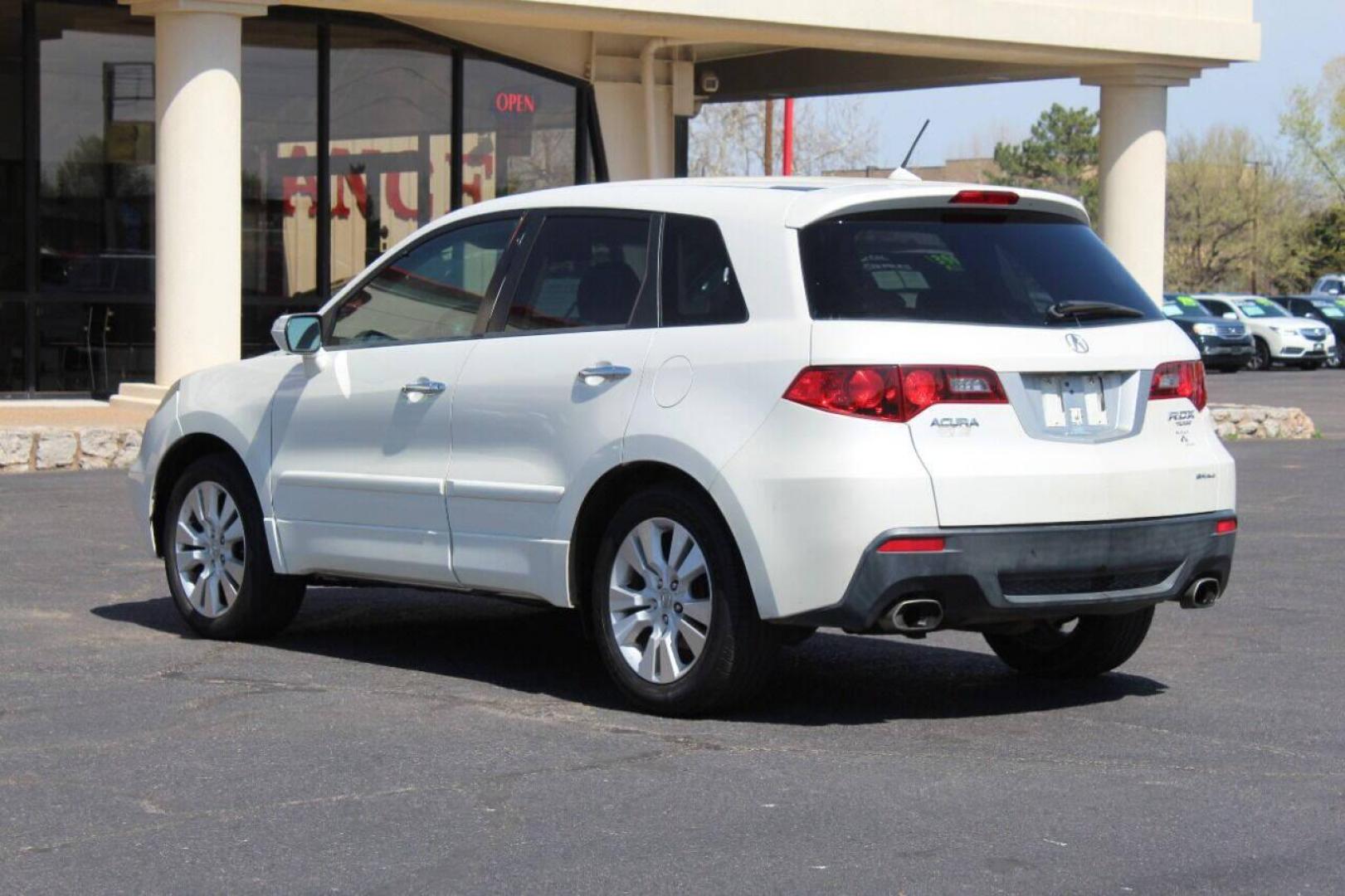 2010 White Acura RDX 5-Spd AT with Technology Package (5J8TB1H5XAA) with an 2.3L L4 DOHC 16V engine, 5-Speed Automatic transmission, located at 4301 NW 39th , Oklahoma City, OK, 73112, (405) 949-5600, 35.512135, -97.598671 - NO DRIVERS LICENSE - NO FULL COVERAGE INSURANCE - NO CREDIT CHECK. COME ON OVER TO SUPERSPORTS AND TAKE A LOOK AND TEST DRIVE. PLEASE GIVE US A CALL AT (405) 949-5600. NO LICENCIA DE MANEJAR - NO SEGURO DE COBERTURA TOTAL - NO VERIFICACION DE CREDITO. POR FAVOR VENGAN A SUPERSPORTS, ECH - Photo#5