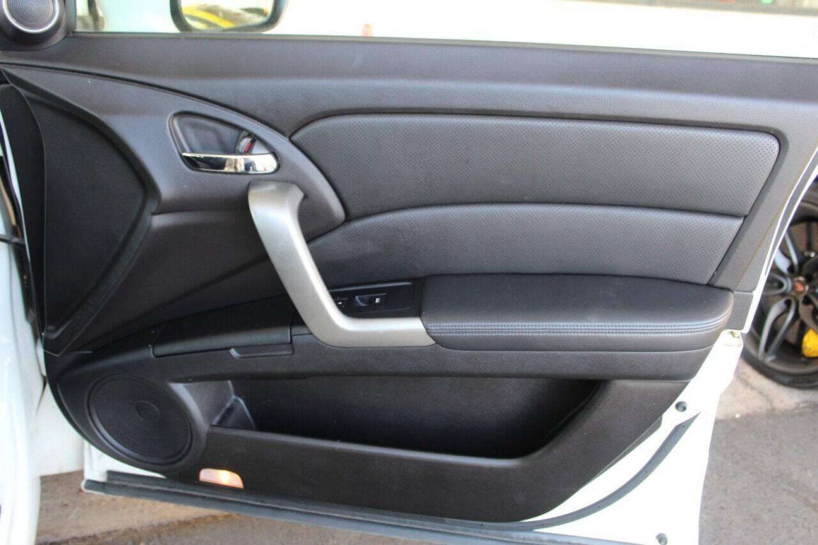 2010 White Acura RDX 5-Spd AT with Technology Package (5J8TB1H5XAA) with an 2.3L L4 DOHC 16V engine, 5-Speed Automatic transmission, located at 4301 NW 39th , Oklahoma City, OK, 73112, (405) 949-5600, 35.512135, -97.598671 - NO DRIVERS LICENSE - NO FULL COVERAGE INSURANCE - NO CREDIT CHECK. COME ON OVER TO SUPERSPORTS AND TAKE A LOOK AND TEST DRIVE. PLEASE GIVE US A CALL AT (405) 949-5600. NO LICENCIA DE MANEJAR - NO SEGURO DE COBERTURA TOTAL - NO VERIFICACION DE CREDITO. POR FAVOR VENGAN A SUPERSPORTS, ECH - Photo#9