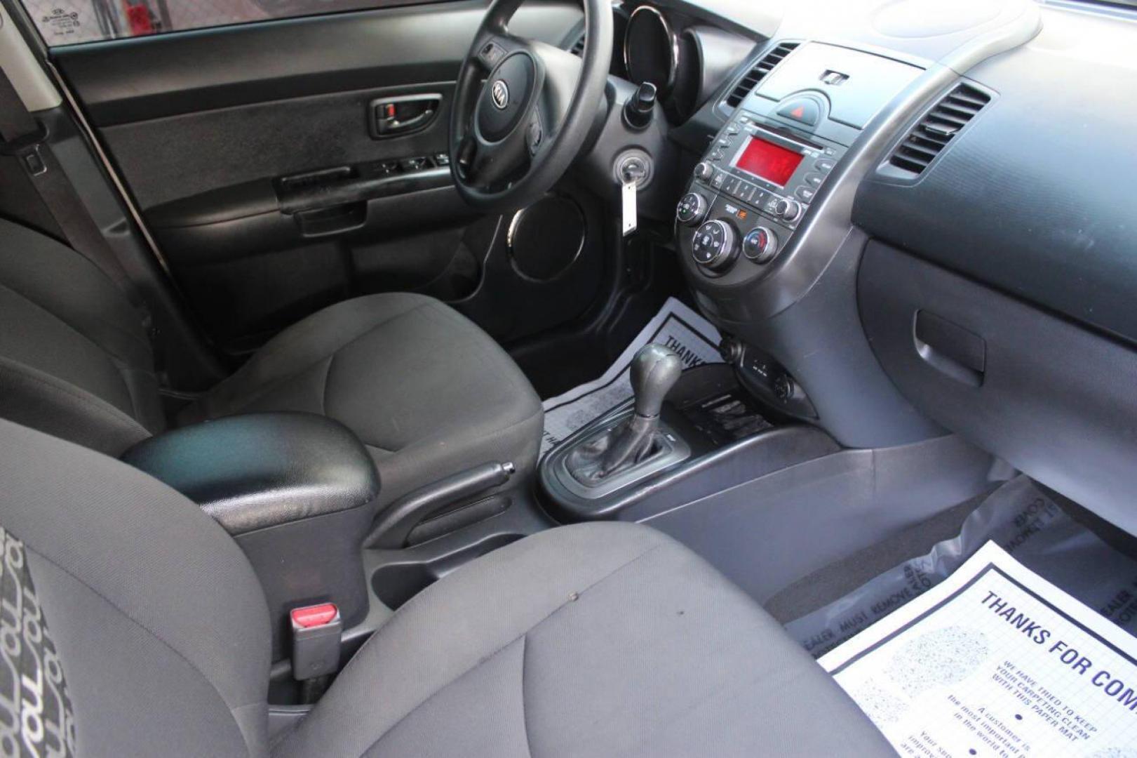 2011 Gray Kia Soul ! (KNDJT2A27B7) with an 2.0L L4 DOHC 16V engine, Automatic 4-Speed transmission, located at 4301 NW 39th , Oklahoma City, OK, 73112, (405) 949-5600, 35.512135, -97.598671 - Photo#8