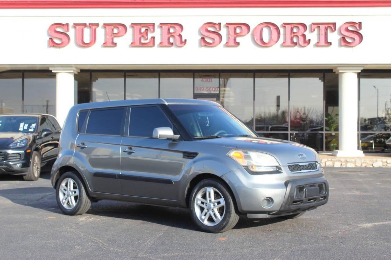 2011 Gray Kia Soul ! (KNDJT2A27B7) with an 2.0L L4 DOHC 16V engine, Automatic 4-Speed transmission, located at 4301 NW 39th , Oklahoma City, OK, 73112, (405) 949-5600, 35.512135, -97.598671 - Photo#0