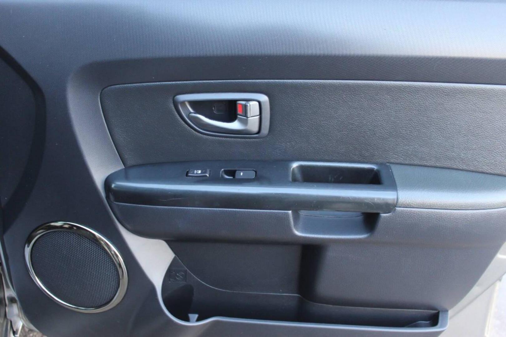 2011 Gray Kia Soul ! (KNDJT2A27B7) with an 2.0L L4 DOHC 16V engine, Automatic 4-Speed transmission, located at 4301 NW 39th , Oklahoma City, OK, 73112, (405) 949-5600, 35.512135, -97.598671 - Photo#9
