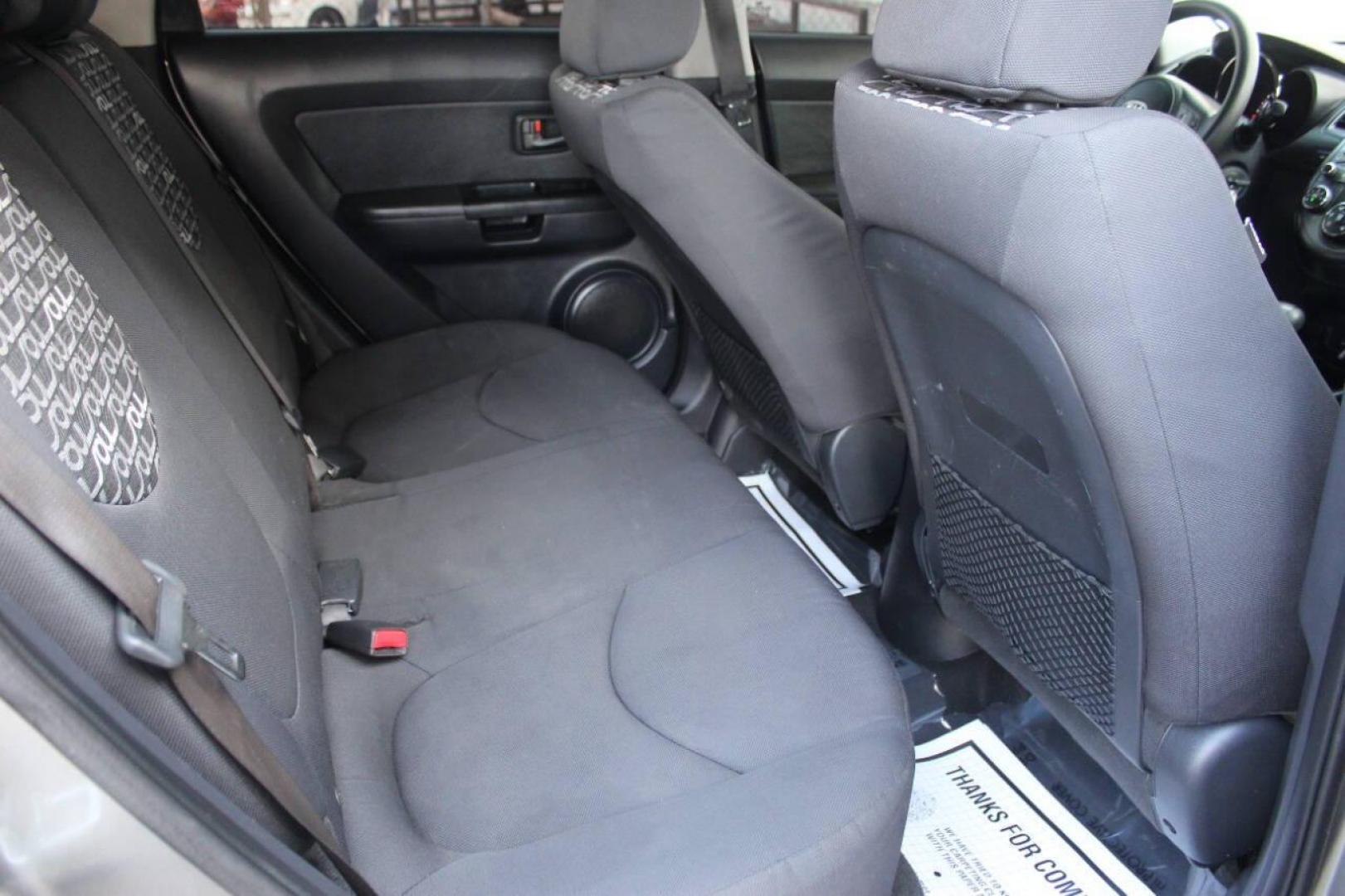2011 Gray Kia Soul ! (KNDJT2A27B7) with an 2.0L L4 DOHC 16V engine, Automatic 4-Speed transmission, located at 4301 NW 39th , Oklahoma City, OK, 73112, (405) 949-5600, 35.512135, -97.598671 - Photo#10