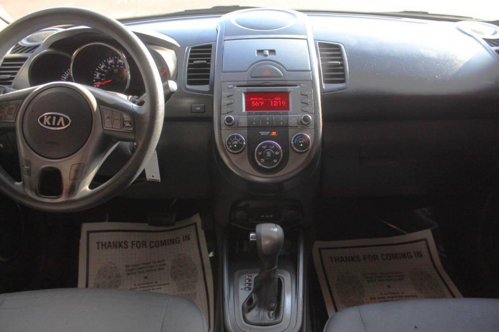 2011 Gray Kia Soul ! (KNDJT2A27B7) with an 2.0L L4 DOHC 16V engine, Automatic 4-Speed transmission, located at 4301 NW 39th , Oklahoma City, OK, 73112, (405) 949-5600, 35.512135, -97.598671 - Photo#18