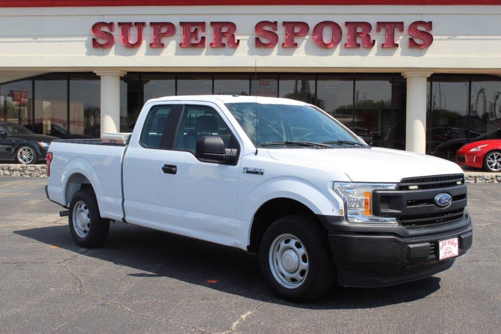 2018 White Ford F-150 XL SuperCab 6.5-ft. Bed 2WD (1FTEX1C55JK) with an 5.0L V8 OHV 16V engine, 6A transmission, located at 4301 NW 39th , Oklahoma City, OK, 73112, (405) 949-5600, 35.512135, -97.598671 - NO DRIVERS LICENCE -NO FULL COVERAGE INSURANCE - NO CREDIT CHECK. COME ON OVER TO SUPERSPORTS, TAKE A LOOK AND TEST DRIVE. PLEASE GIVE US A CALL AT (405) 949-5600. NO LICENCIA DE CONDUCIR - NO SEGURO DE COBERTURA TOTAL - NO VERIFICACION DE CREDITO. VISITENOS EN SUPERSPORTS, MIRE NUESTRO - Photo#2