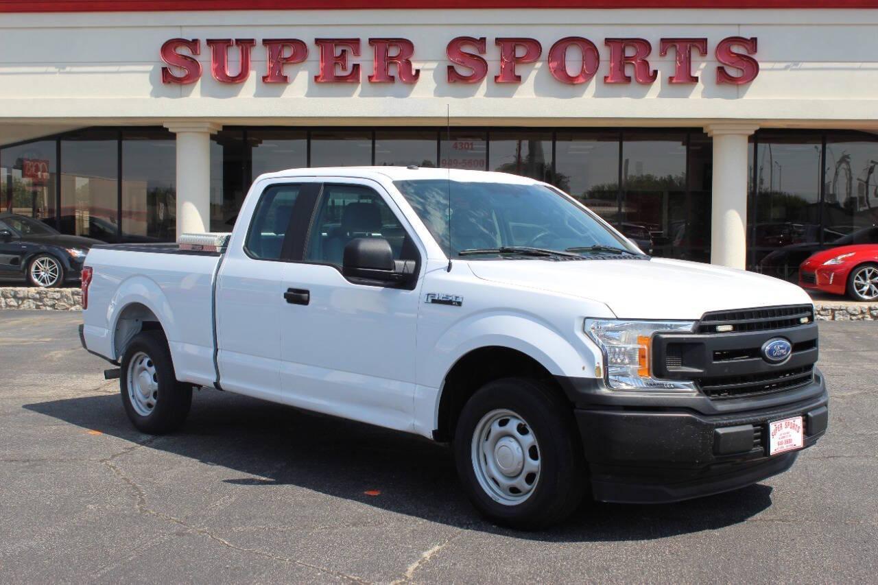 2018 White Ford F-150 XL SuperCab 6.5-ft. Bed 2WD (1FTEX1C55JK) with an 5.0L V8 OHV 16V engine, 6A transmission, located at 4301 NW 39th , Oklahoma City, OK, 73112, (405) 949-5600, 35.512135, -97.598671 - NO DRIVERS LICENCE -NO FULL COVERAGE INSURANCE - NO CREDIT CHECK. COME ON OVER TO SUPERSPORTS, TAKE A LOOK AND TEST DRIVE. PLEASE GIVE US A CALL AT (405) 949-5600. NO LICENCIA DE CONDUCIR - NO SEGURO DE COBERTURA TOTAL - NO VERIFICACION DE CREDITO. VISITENOS EN SUPERSPORTS, MIRE NUESTRO - Photo#0