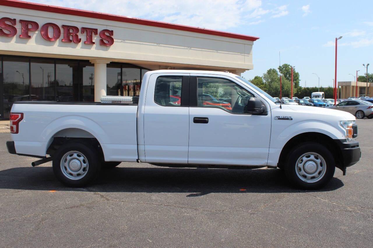 2018 White Ford F-150 XL SuperCab 6.5-ft. Bed 2WD (1FTEX1C55JK) with an 5.0L V8 OHV 16V engine, 6A transmission, located at 4301 NW 39th , Oklahoma City, OK, 73112, (405) 949-5600, 35.512135, -97.598671 - NO DRIVERS LICENCE -NO FULL COVERAGE INSURANCE - NO CREDIT CHECK. COME ON OVER TO SUPERSPORTS, TAKE A LOOK AND TEST DRIVE. PLEASE GIVE US A CALL AT (405) 949-5600. NO LICENCIA DE CONDUCIR - NO SEGURO DE COBERTURA TOTAL - NO VERIFICACION DE CREDITO. VISITENOS EN SUPERSPORTS, MIRE NUESTRO - Photo#2
