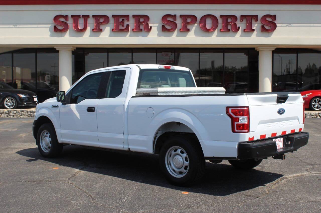 2018 White Ford F-150 XL SuperCab 6.5-ft. Bed 2WD (1FTEX1C55JK) with an 5.0L V8 OHV 16V engine, 6A transmission, located at 4301 NW 39th , Oklahoma City, OK, 73112, (405) 949-5600, 35.512135, -97.598671 - NO DRIVERS LICENCE -NO FULL COVERAGE INSURANCE - NO CREDIT CHECK. COME ON OVER TO SUPERSPORTS, TAKE A LOOK AND TEST DRIVE. PLEASE GIVE US A CALL AT (405) 949-5600. NO LICENCIA DE CONDUCIR - NO SEGURO DE COBERTURA TOTAL - NO VERIFICACION DE CREDITO. VISITENOS EN SUPERSPORTS, MIRE NUESTRO - Photo#4