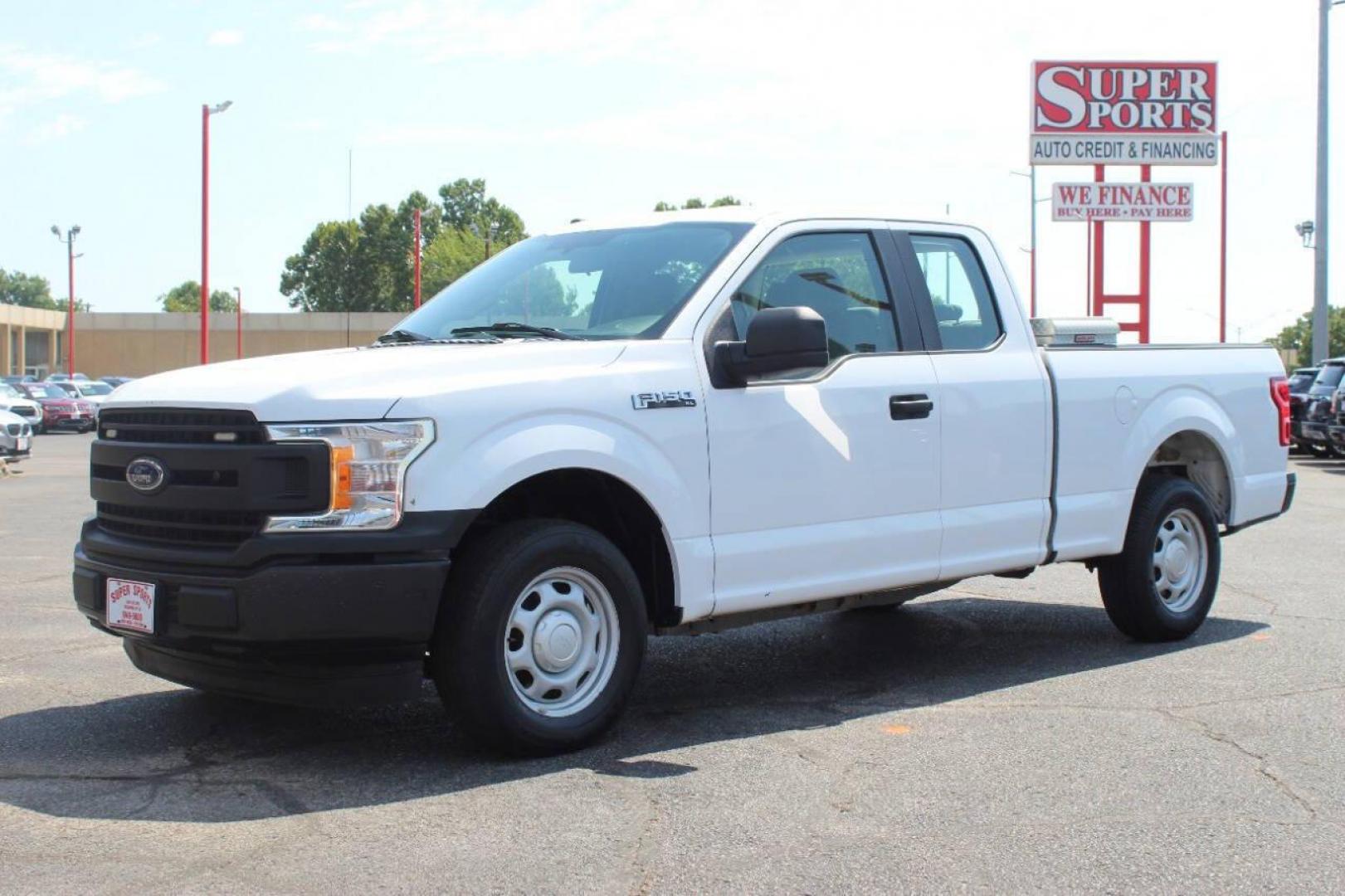2018 White Ford F-150 XL SuperCab 6.5-ft. Bed 2WD (1FTEX1C55JK) with an 5.0L V8 OHV 16V engine, 6A transmission, located at 4301 NW 39th , Oklahoma City, OK, 73112, (405) 949-5600, 35.512135, -97.598671 - NO DRIVERS LICENCE -NO FULL COVERAGE INSURANCE - NO CREDIT CHECK. COME ON OVER TO SUPERSPORTS, TAKE A LOOK AND TEST DRIVE. PLEASE GIVE US A CALL AT (405) 949-5600. NO LICENCIA DE CONDUCIR - NO SEGURO DE COBERTURA TOTAL - NO VERIFICACION DE CREDITO. VISITENOS EN SUPERSPORTS, MIRE NUESTRO - Photo#7